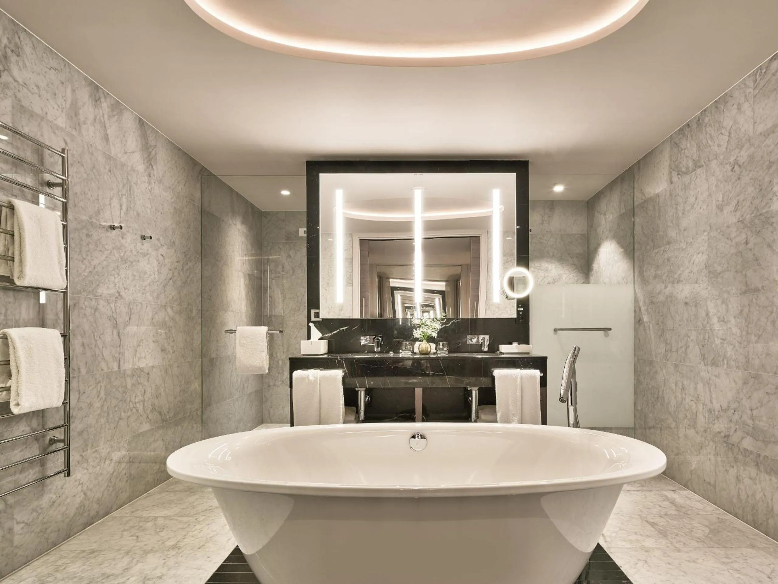 Photo of the whole room in Hyatt Regency Amsterdam