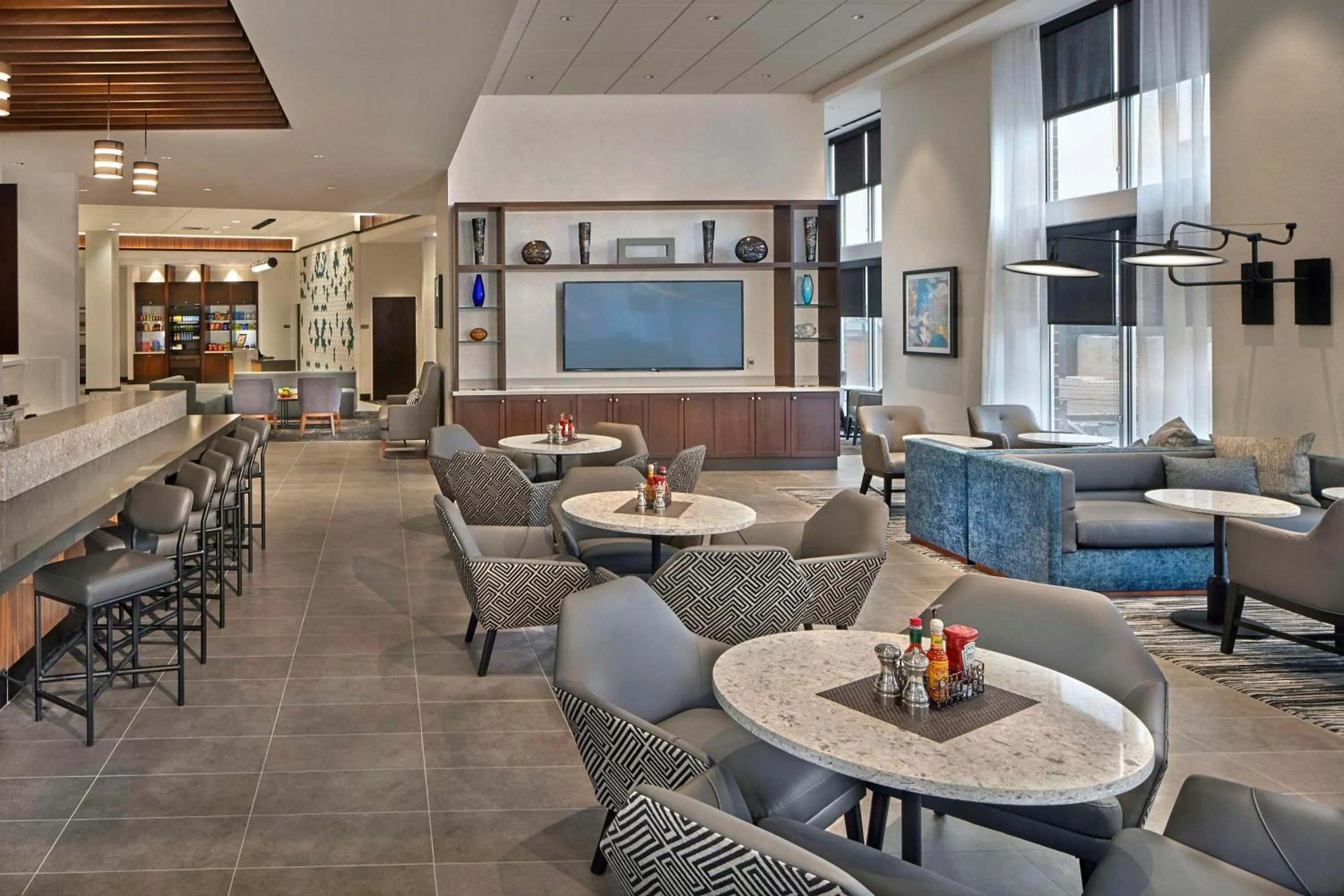 Lounge or bar in Hyatt Place State College