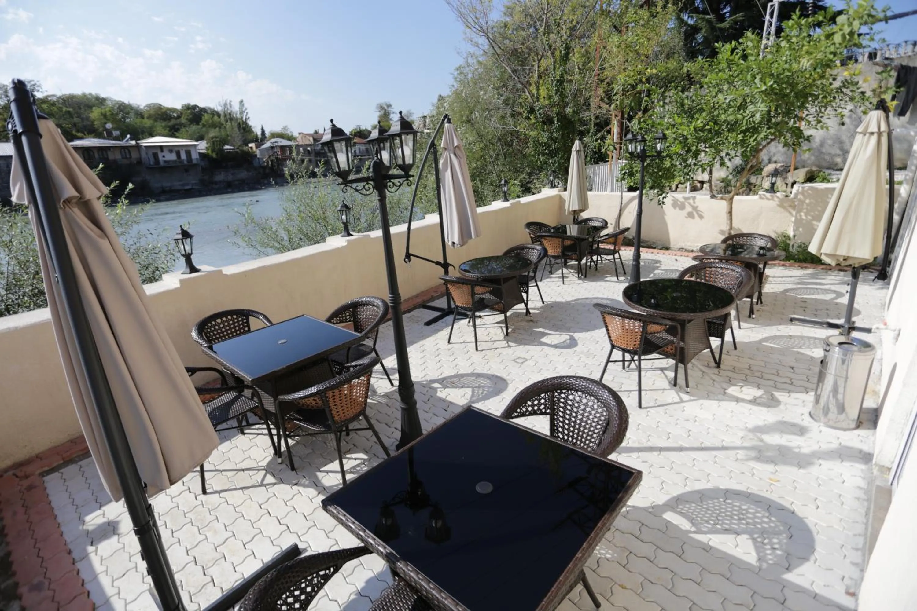 Restaurant/places to eat in Sanapiro Hotel