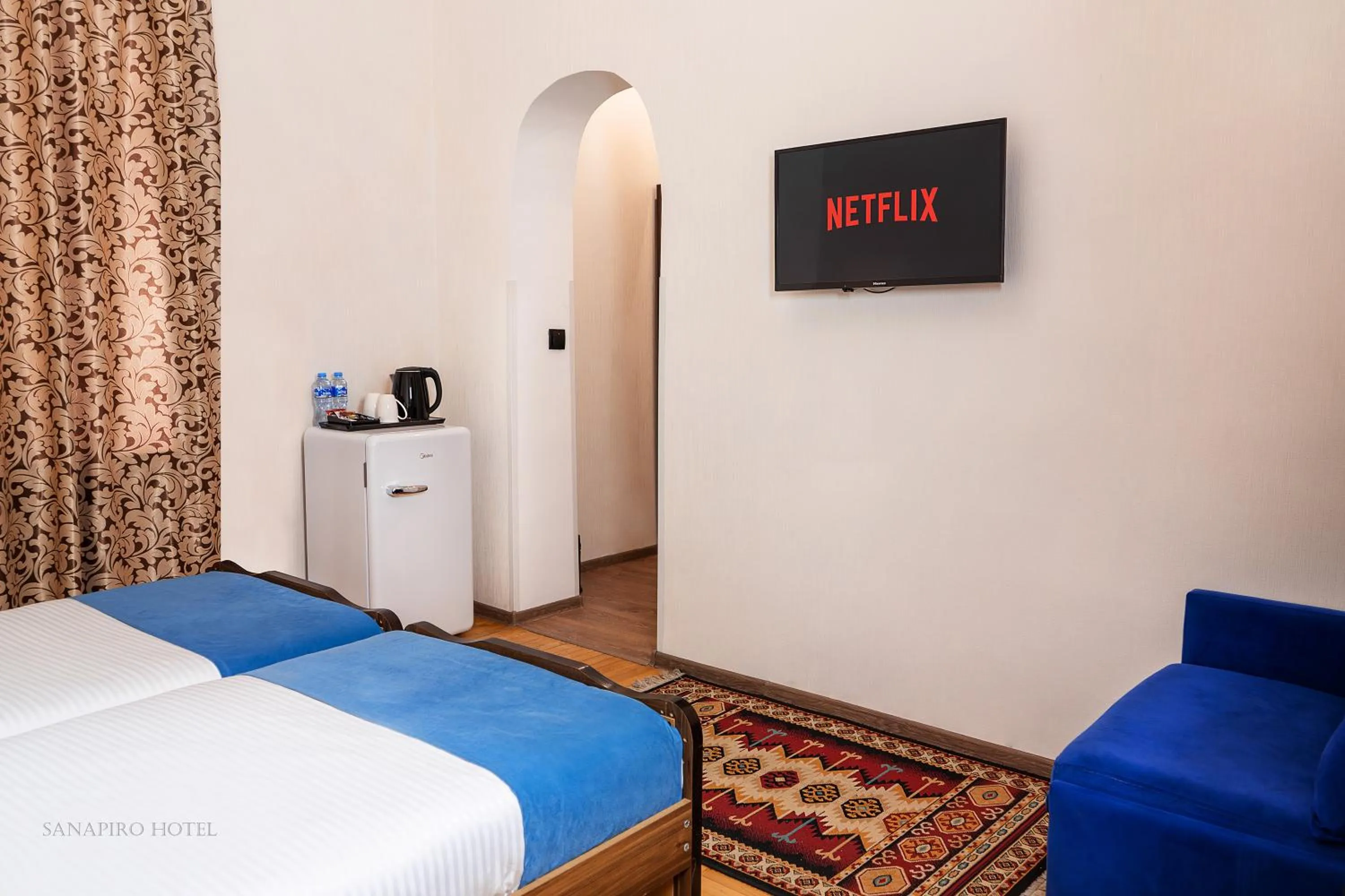 TV and multimedia, Bed in Sanapiro Hotel