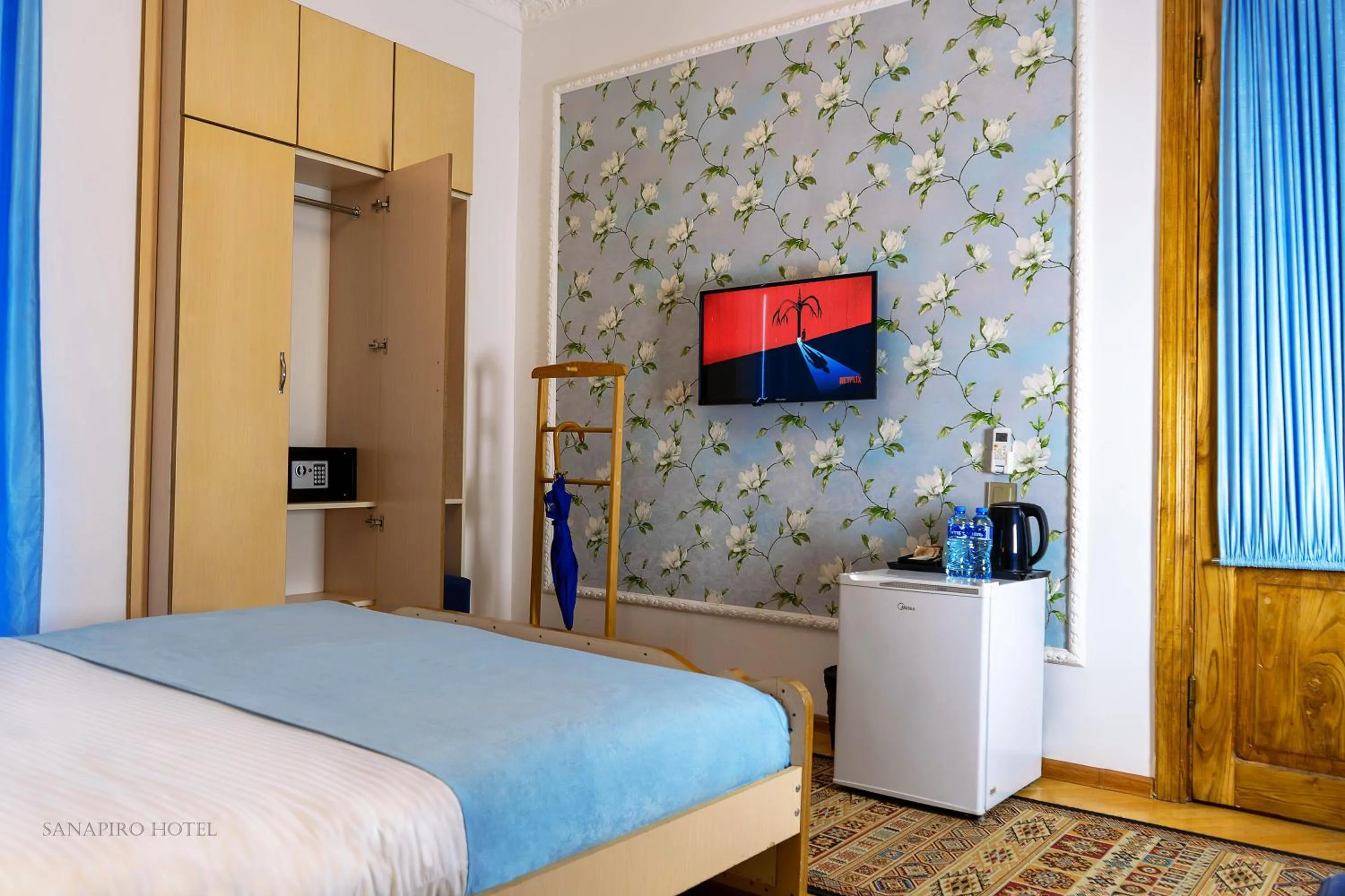 River view, Bed in Sanapiro Hotel