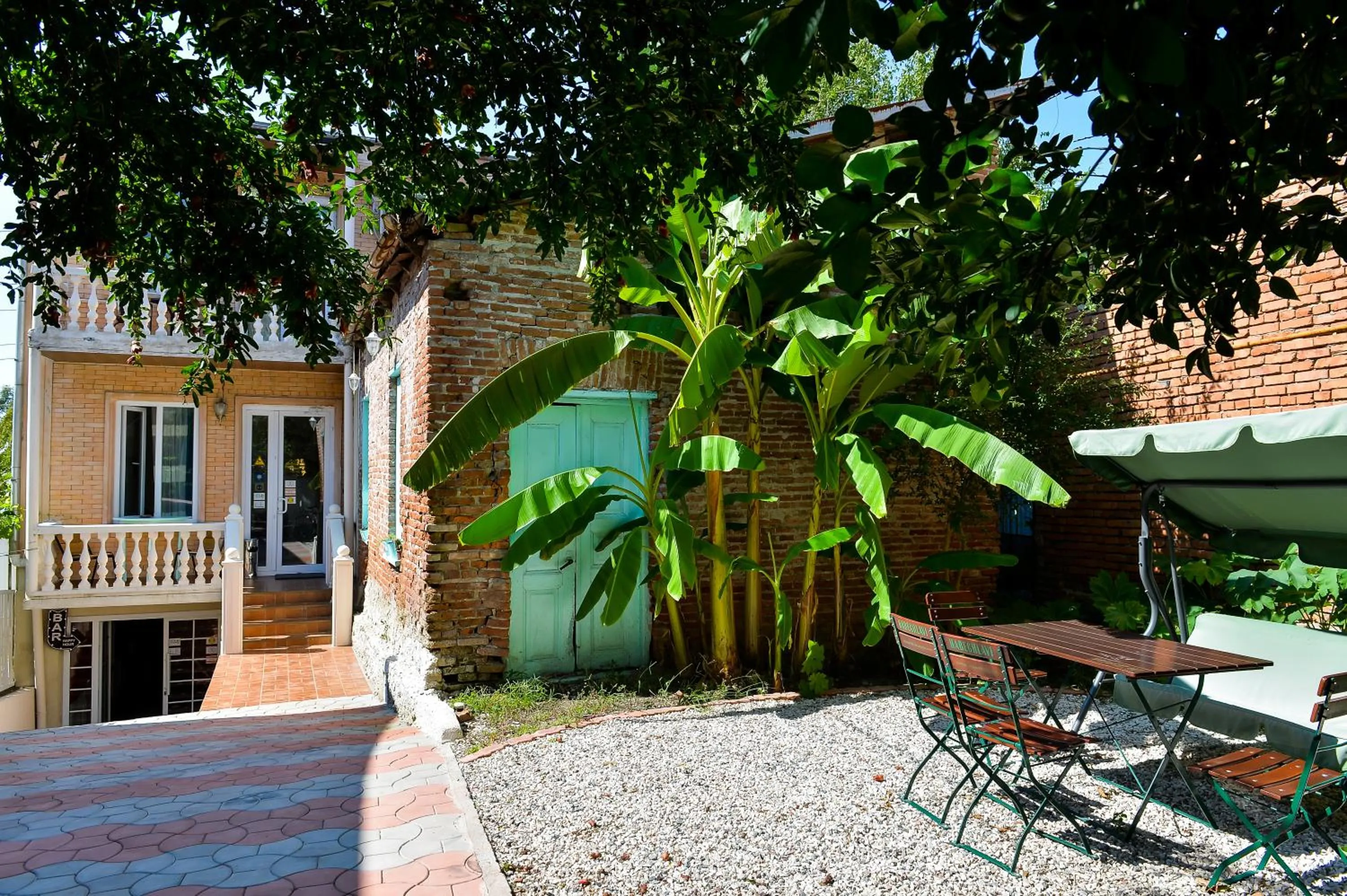 Facade/entrance in Sanapiro Hotel