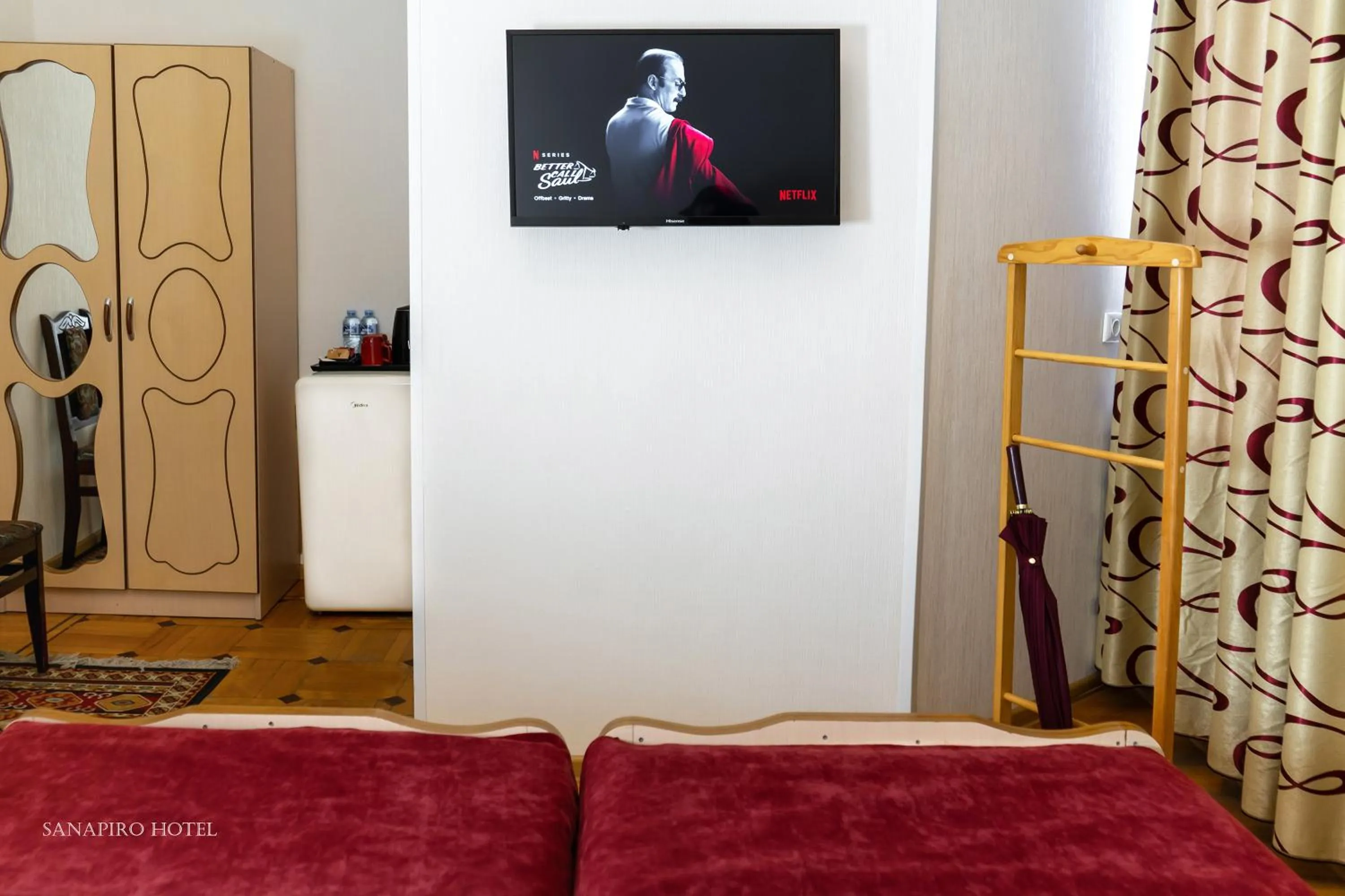 TV and multimedia, Bed in Sanapiro Hotel