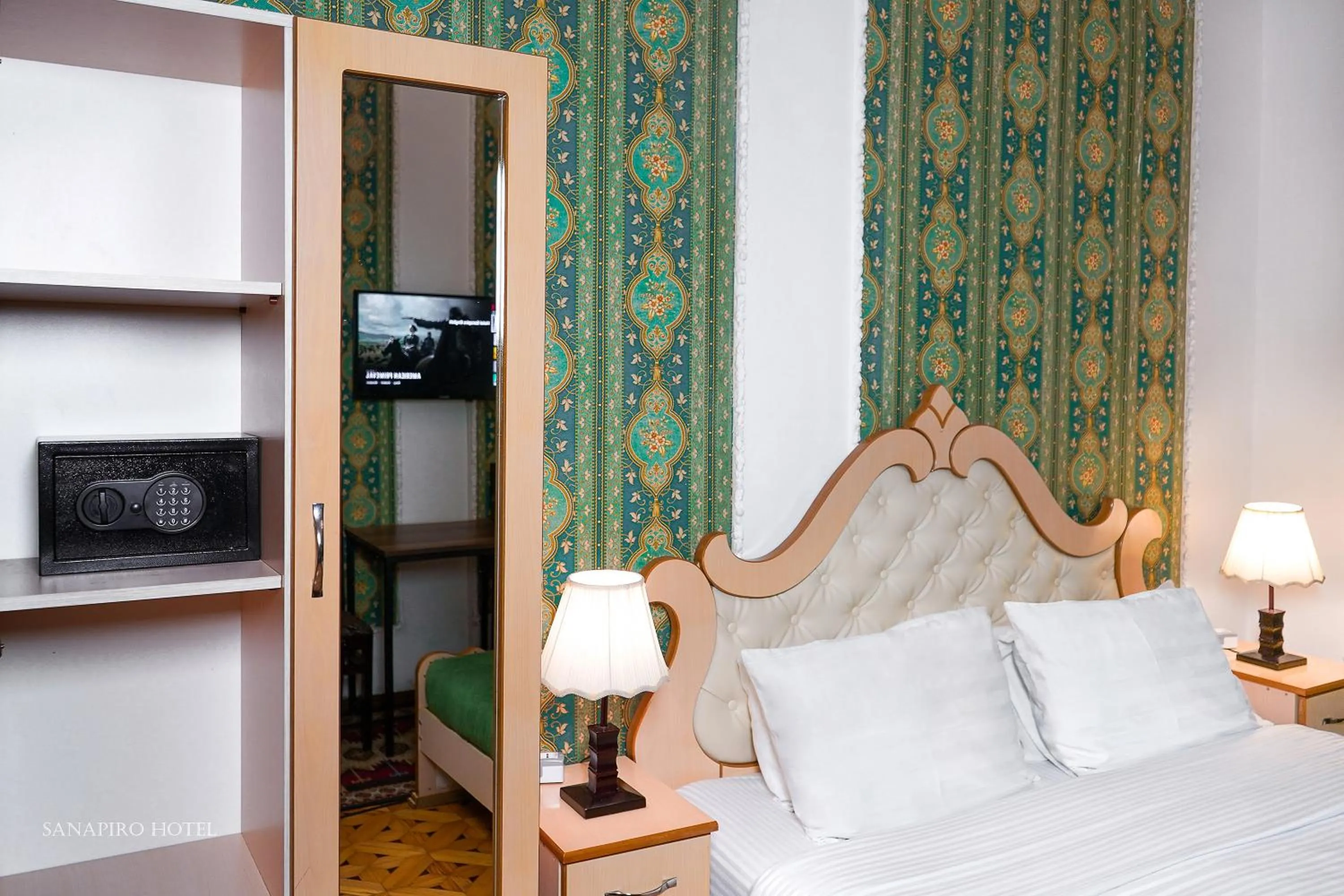 Bedroom, Bed in Sanapiro Hotel