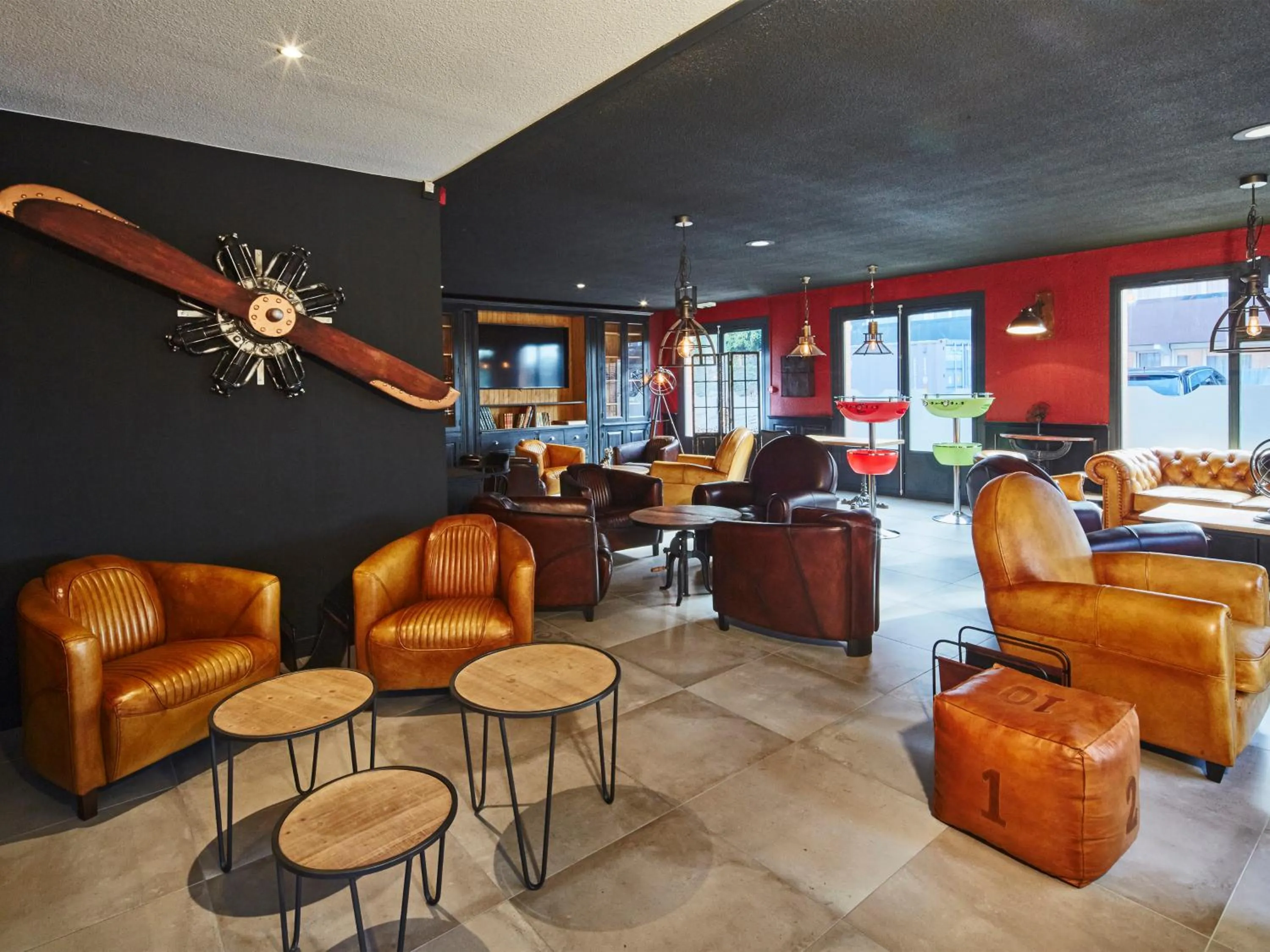 Communal lounge/ TV room in Kyriad Lille Est - Hem