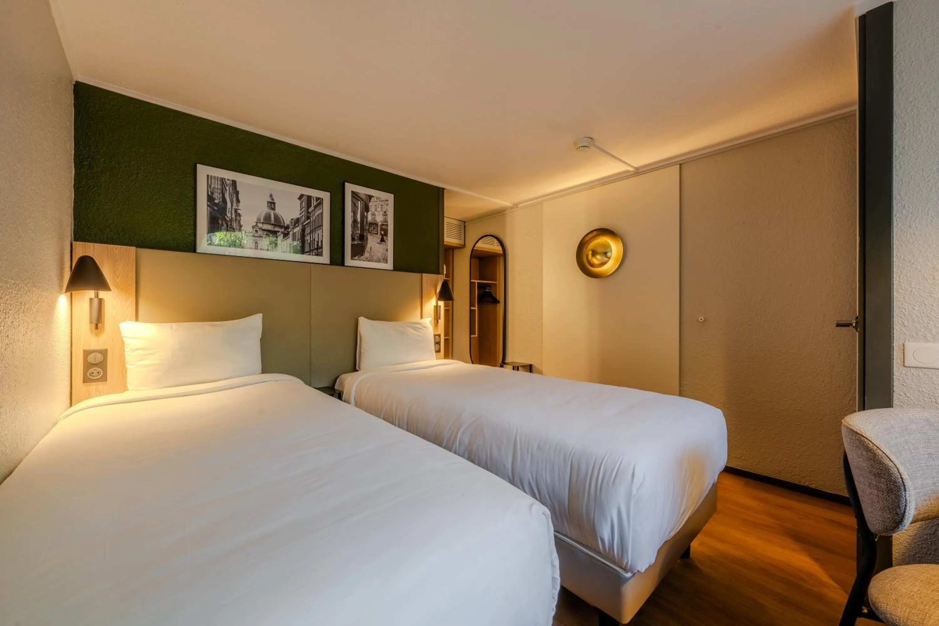 Photo of the whole room, Bed in Campanile NATURE - Lille Est Villeneuve-d'Ascq