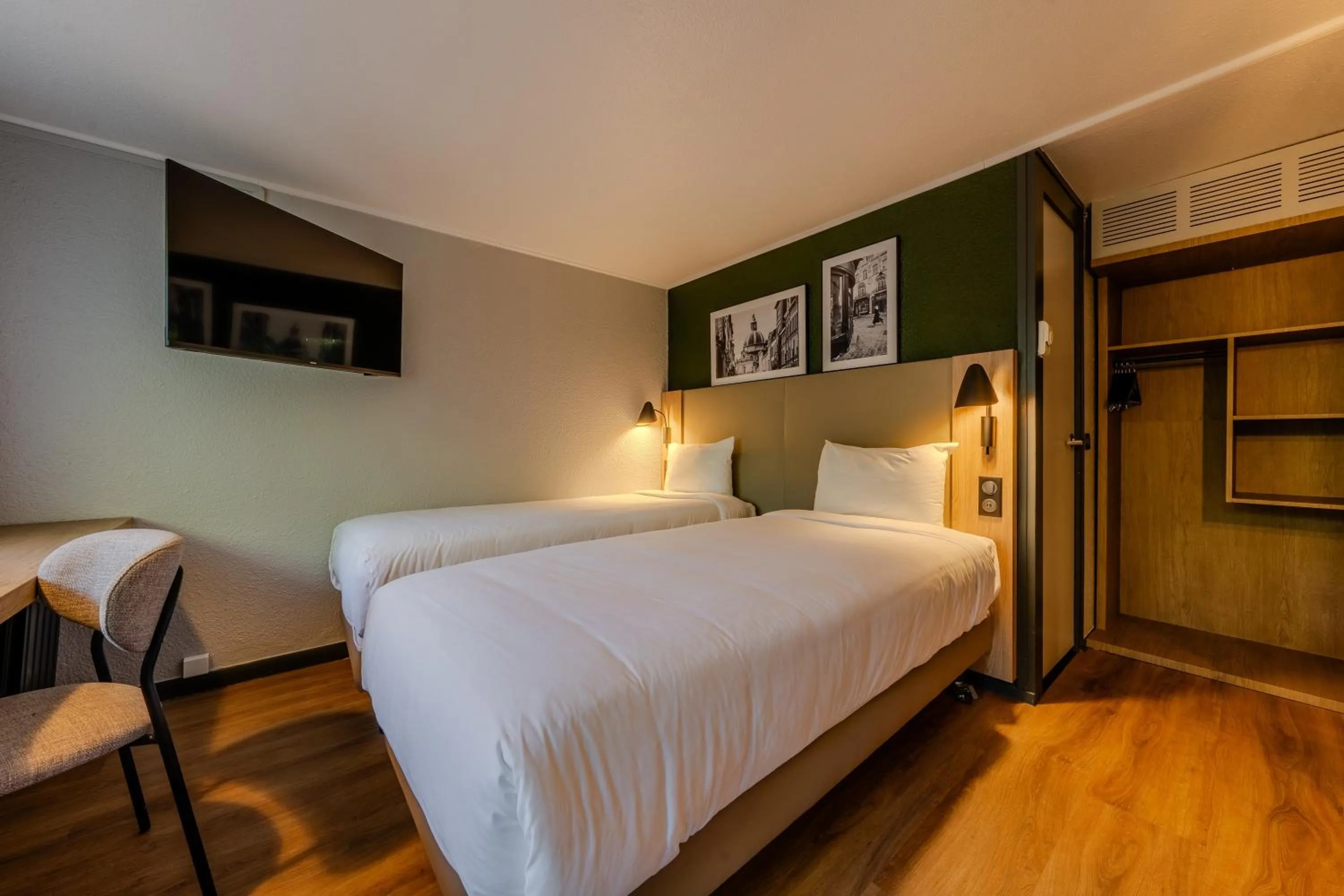 Bedroom, Bed in Campanile NATURE - Lille Est Villeneuve-d'Ascq