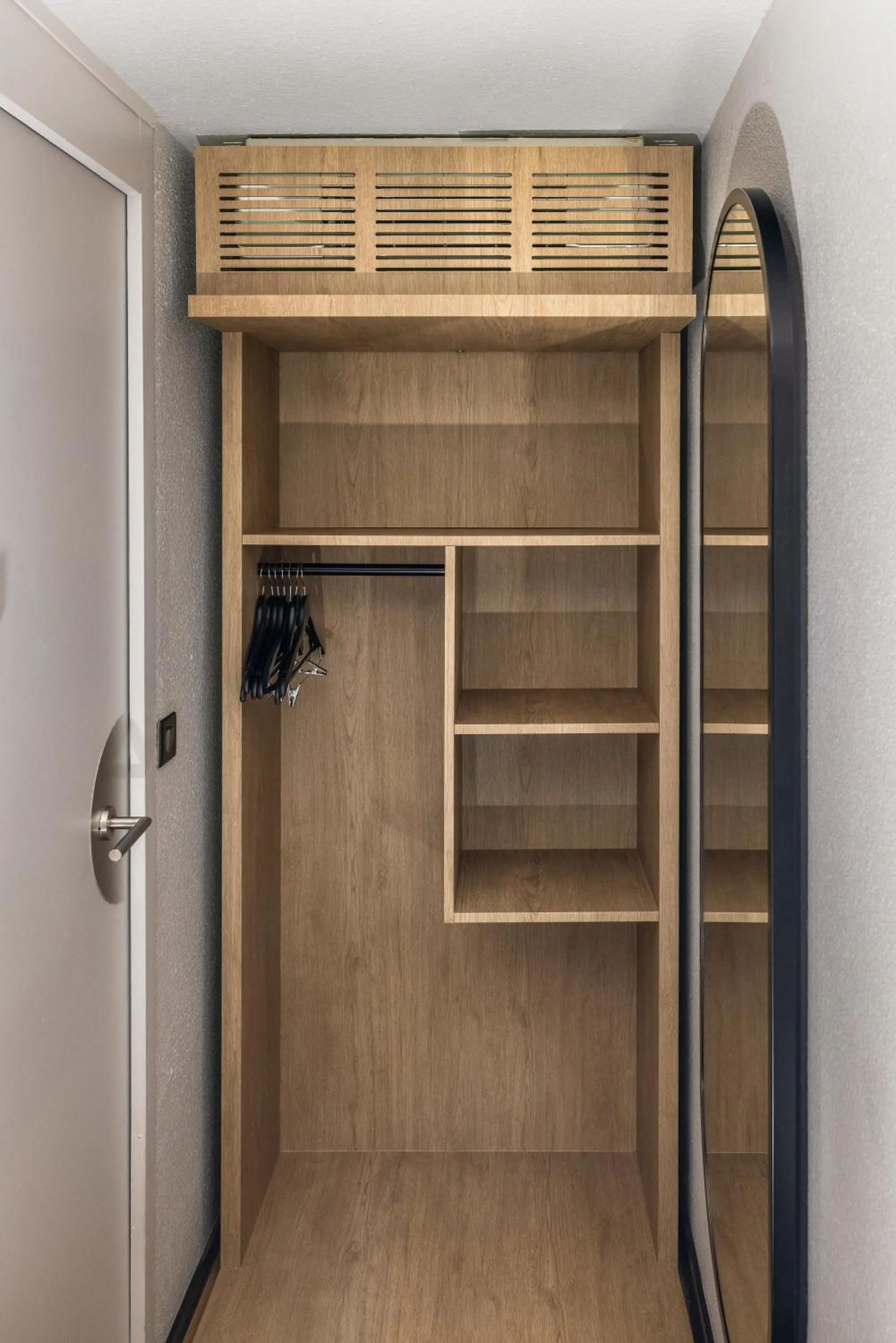 wardrobe in Campanile NATURE - Lille Est Villeneuve-d'Ascq