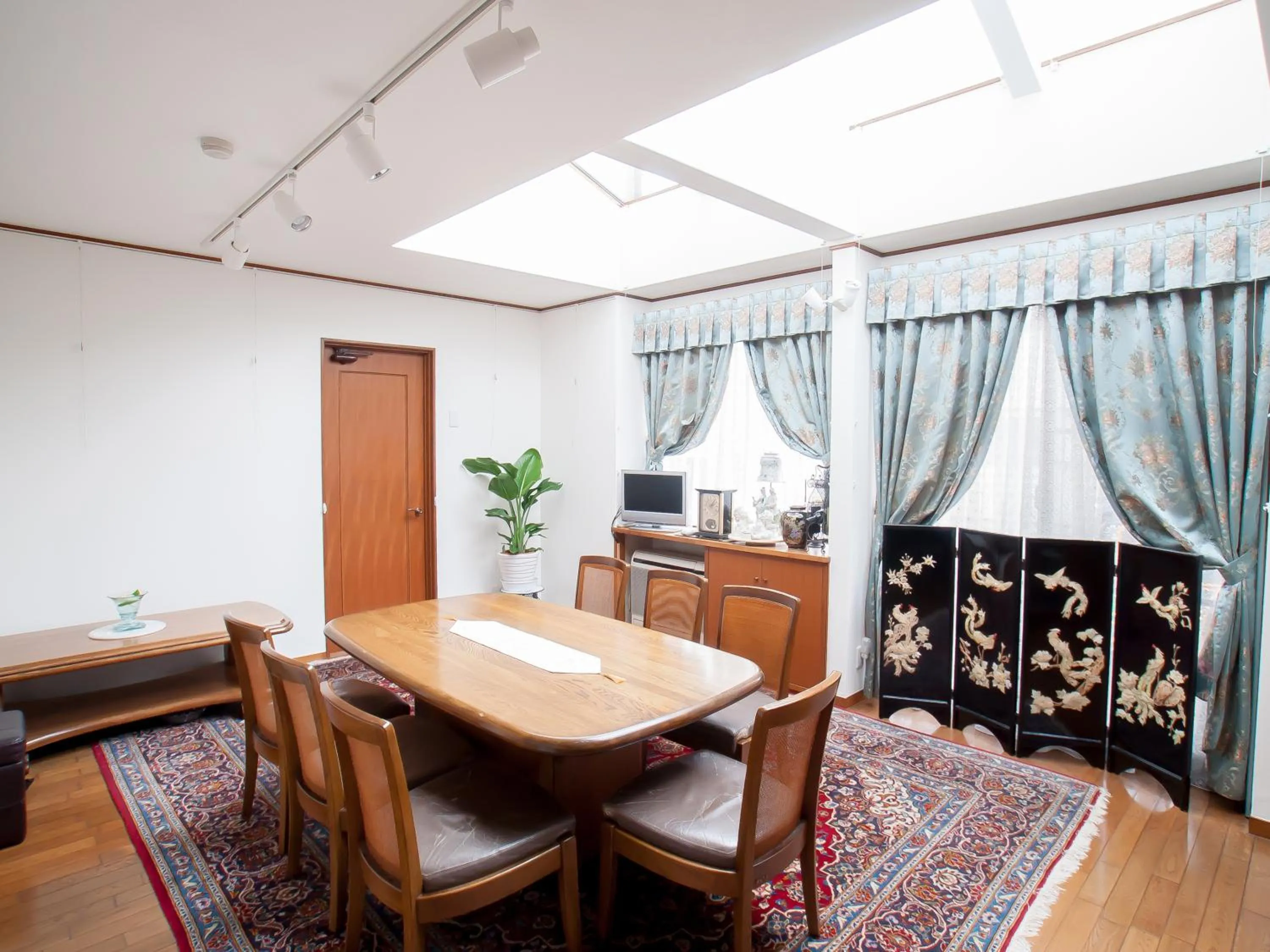 Communal lounge/ TV room in Ryokan Niko