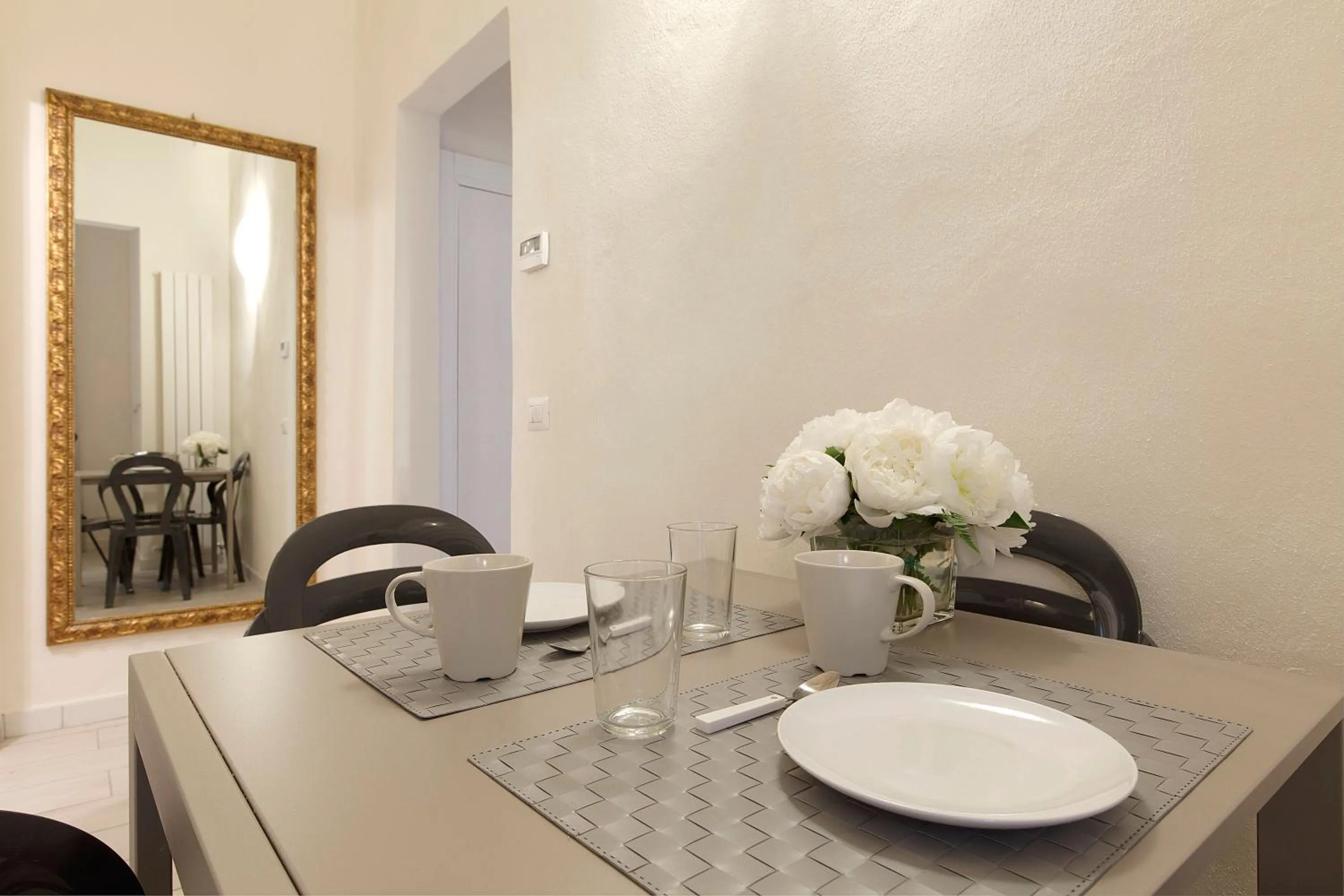 Dining area in Windows On Florence