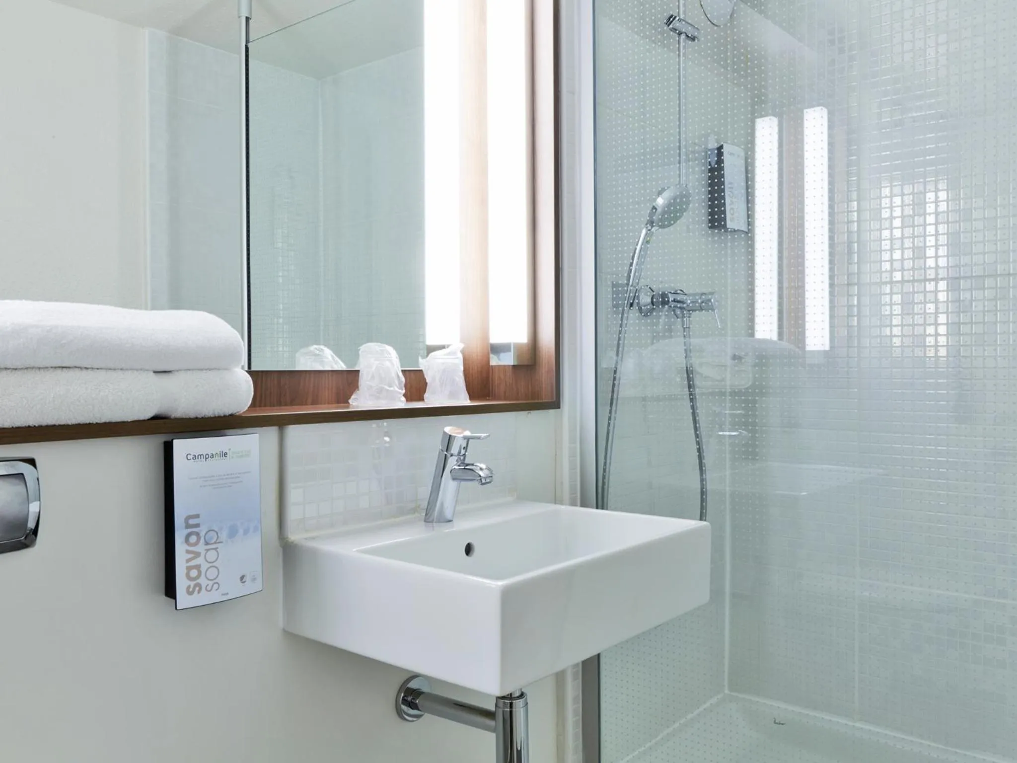 Shower in Campanile Lyon Sud Feyzin