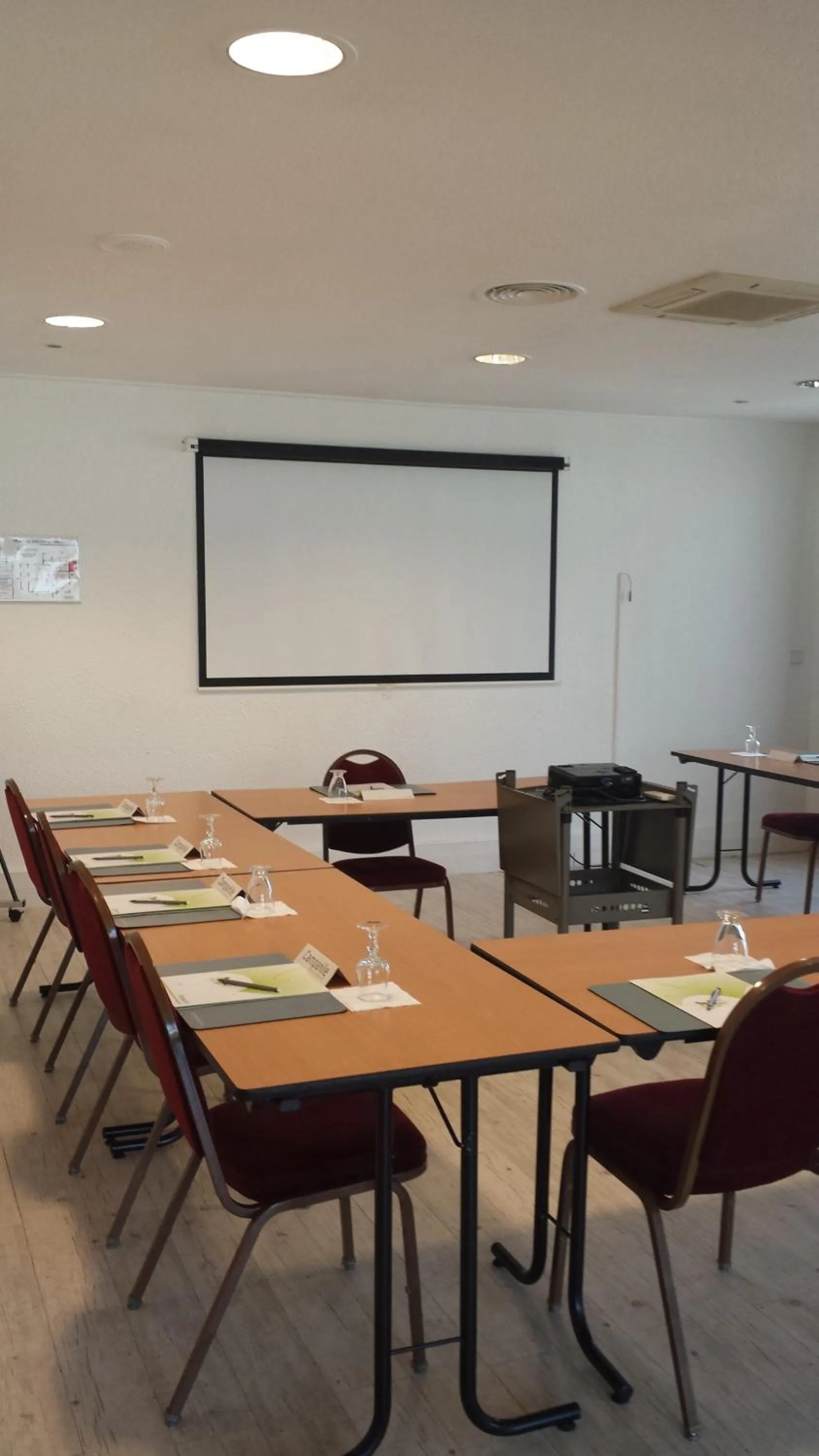 Communal lounge/ TV room in Campanile Lyon Sud Feyzin