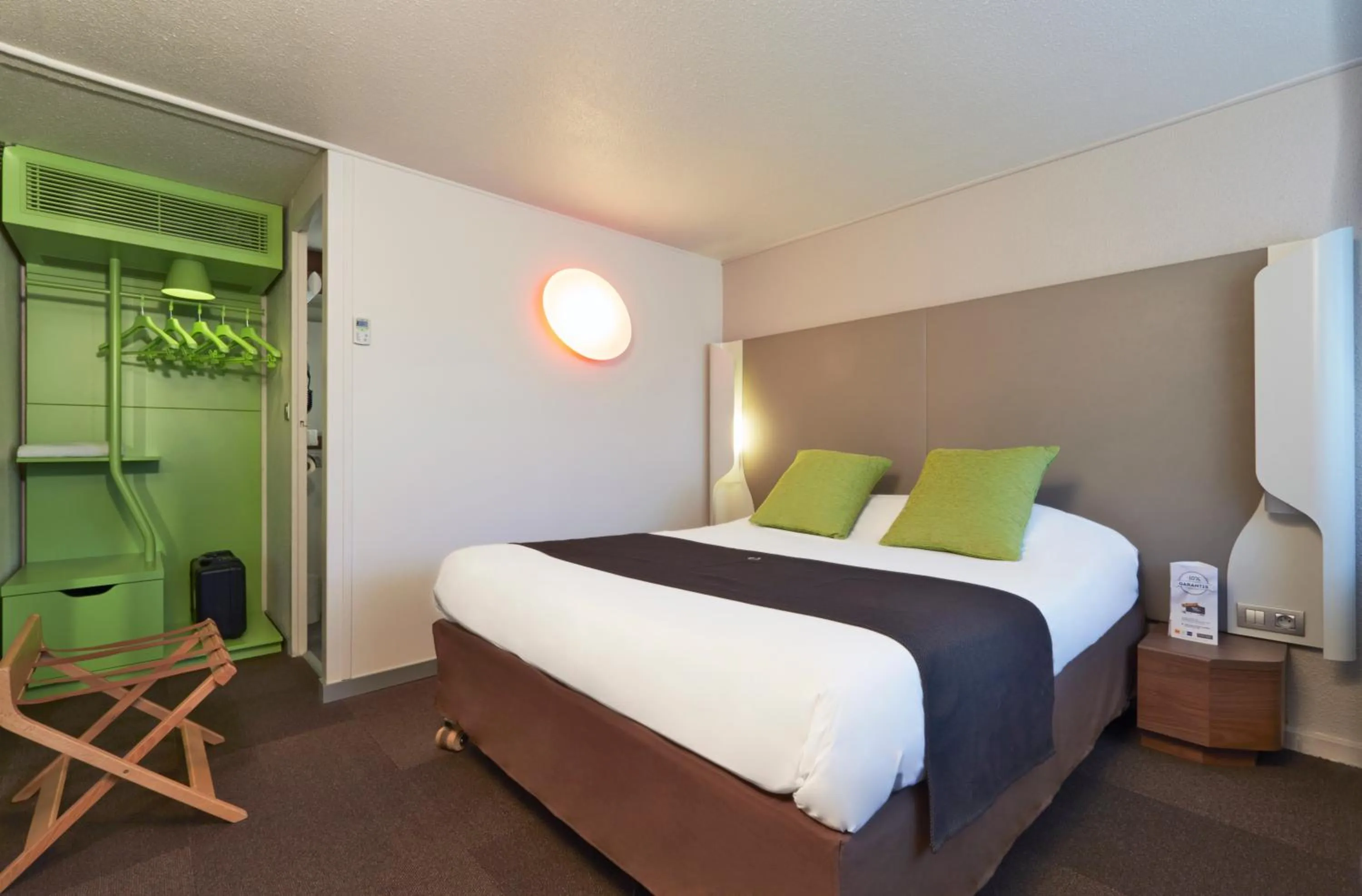 Bedroom, Bed in Campanile Lyon Sud Feyzin