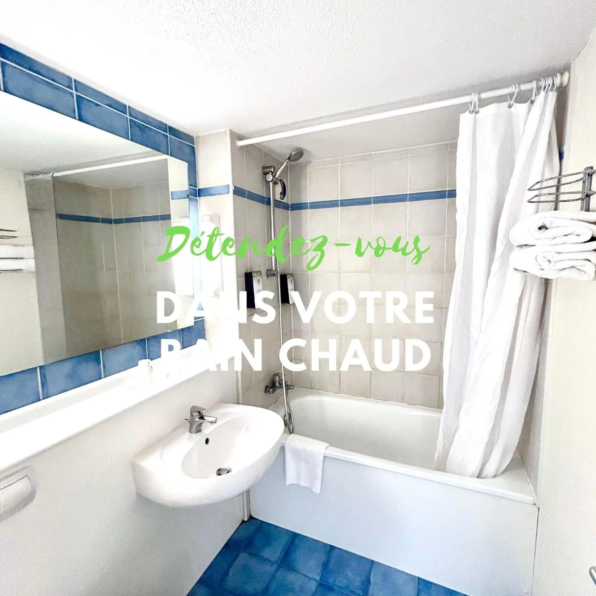 Bathroom in Campanile Marmande