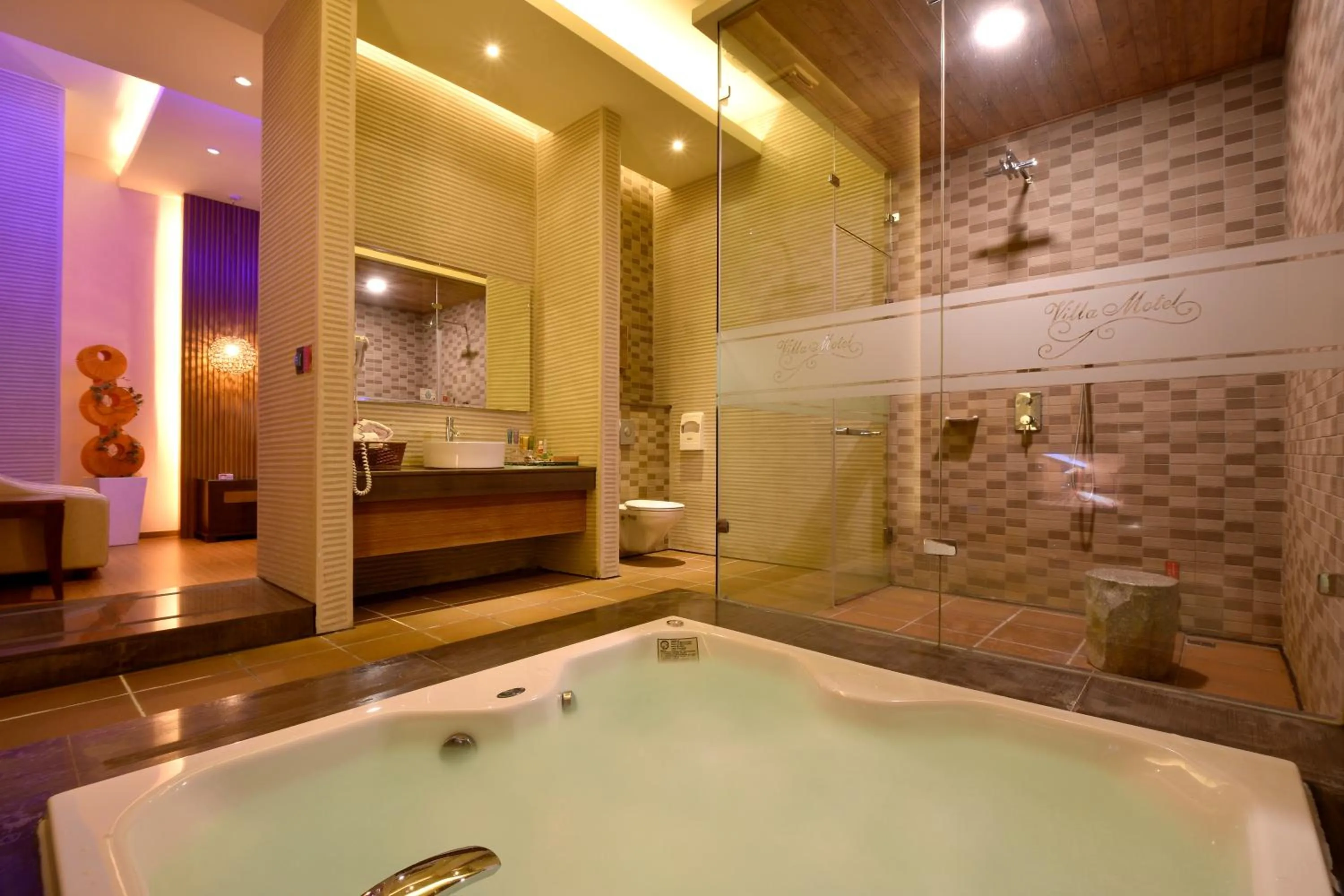 Shower in Norway Forest Villa Motel