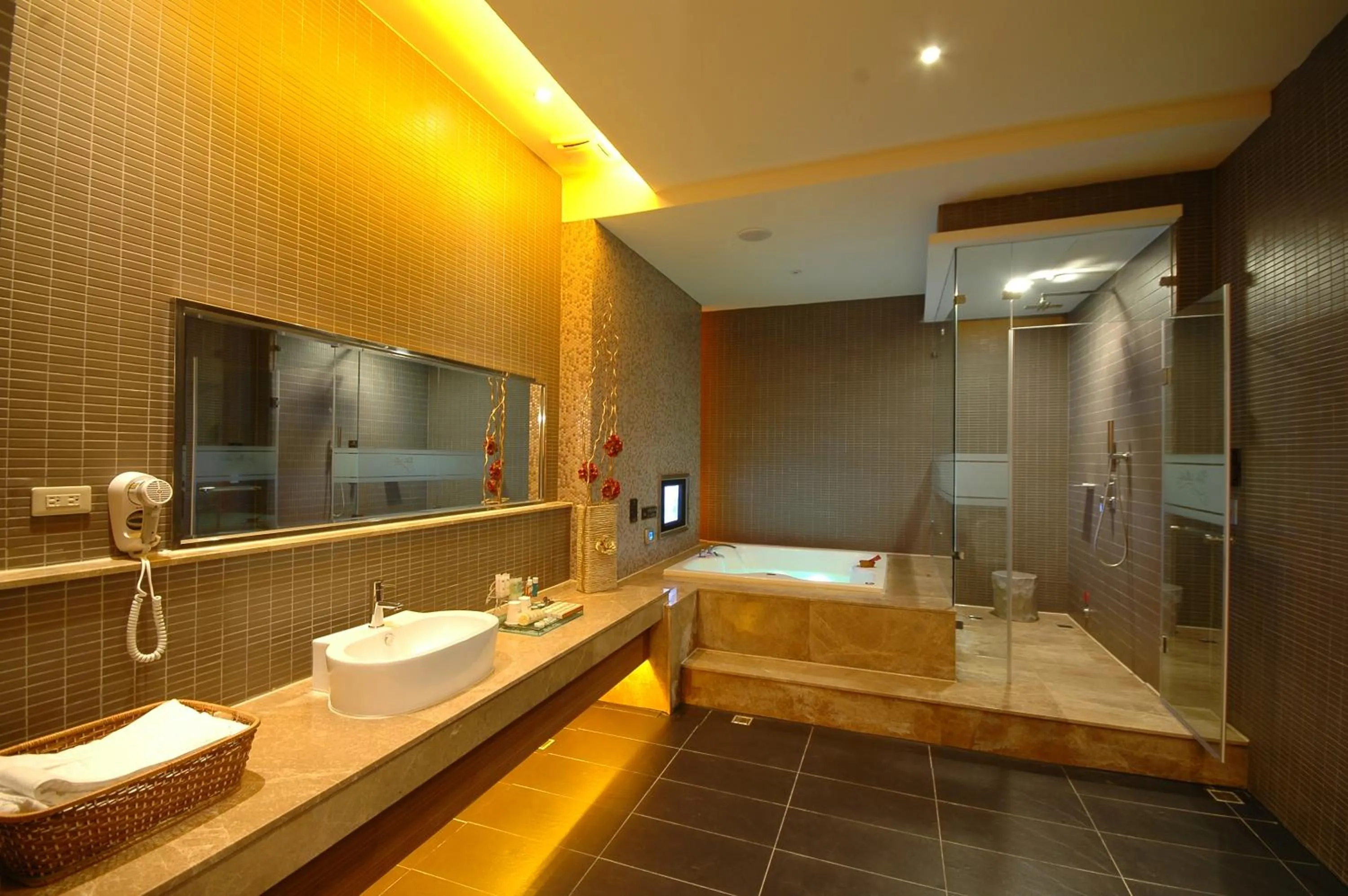 Shower in Norway Forest Villa Motel