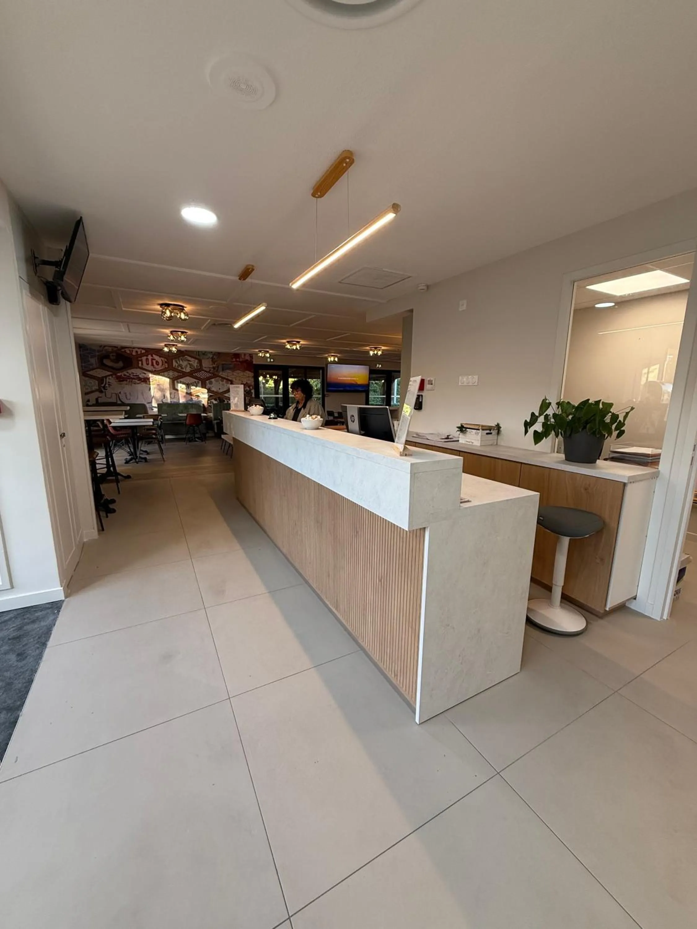 Property building in HÔTEL KYRIAD MARSEILLE - Vitrolles Aéroport