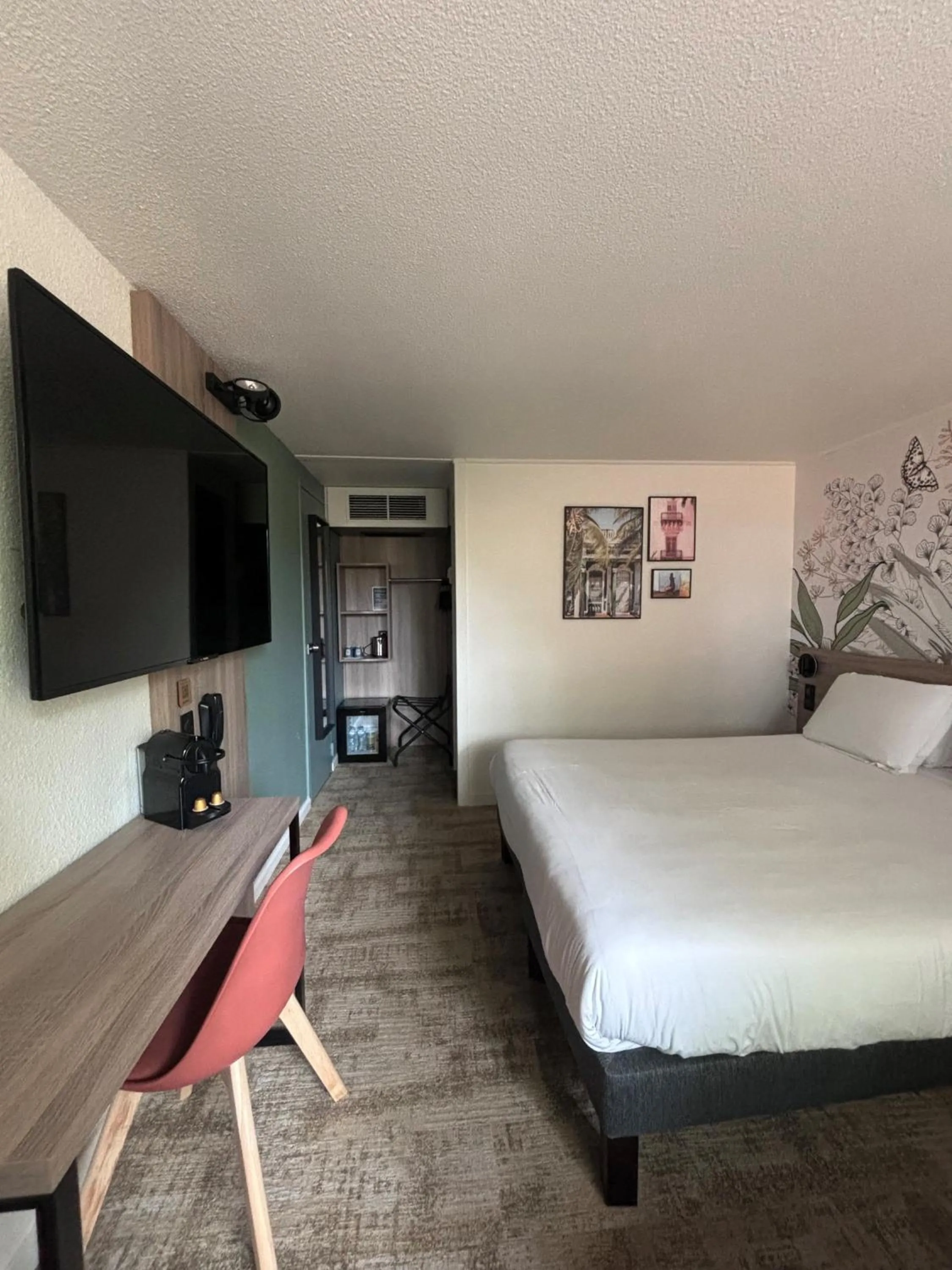 Bedroom, Bed in HÔTEL KYRIAD MARSEILLE - Vitrolles Aéroport