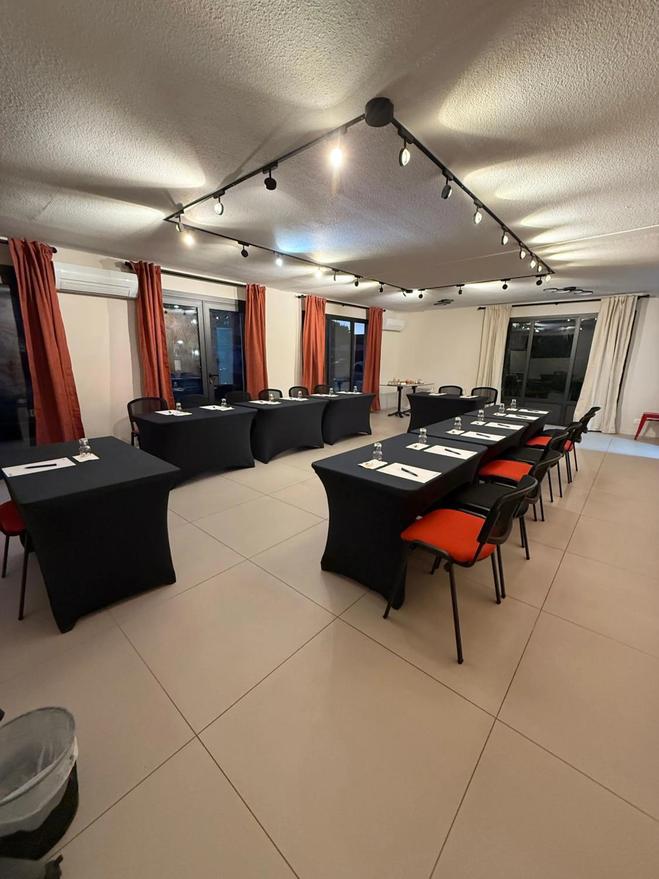 Meeting/conference room in HÔTEL KYRIAD MARSEILLE - Vitrolles Aéroport