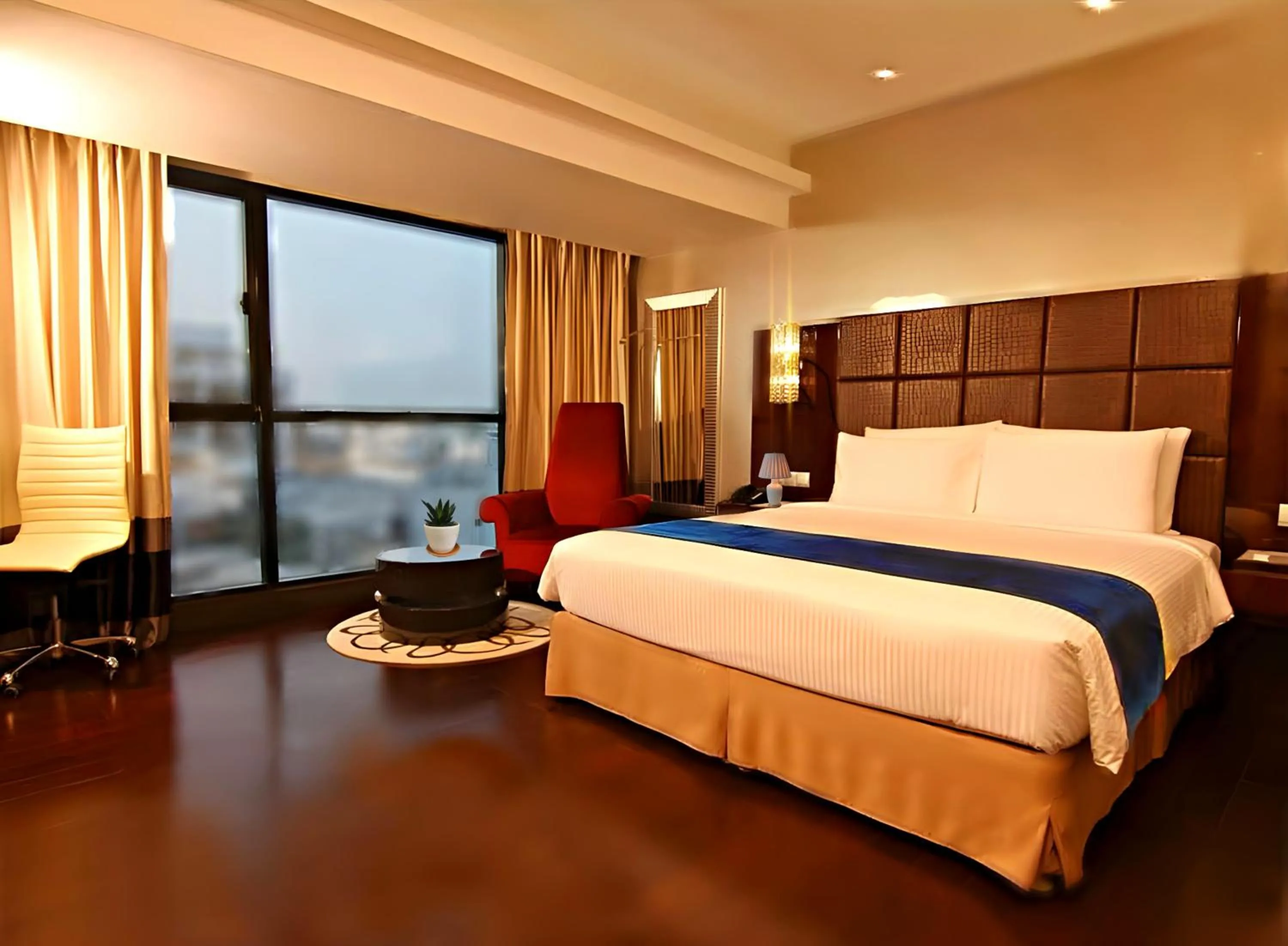 Bedroom, Bed in The Raintree Dhaka - A Luxury collection Hotel