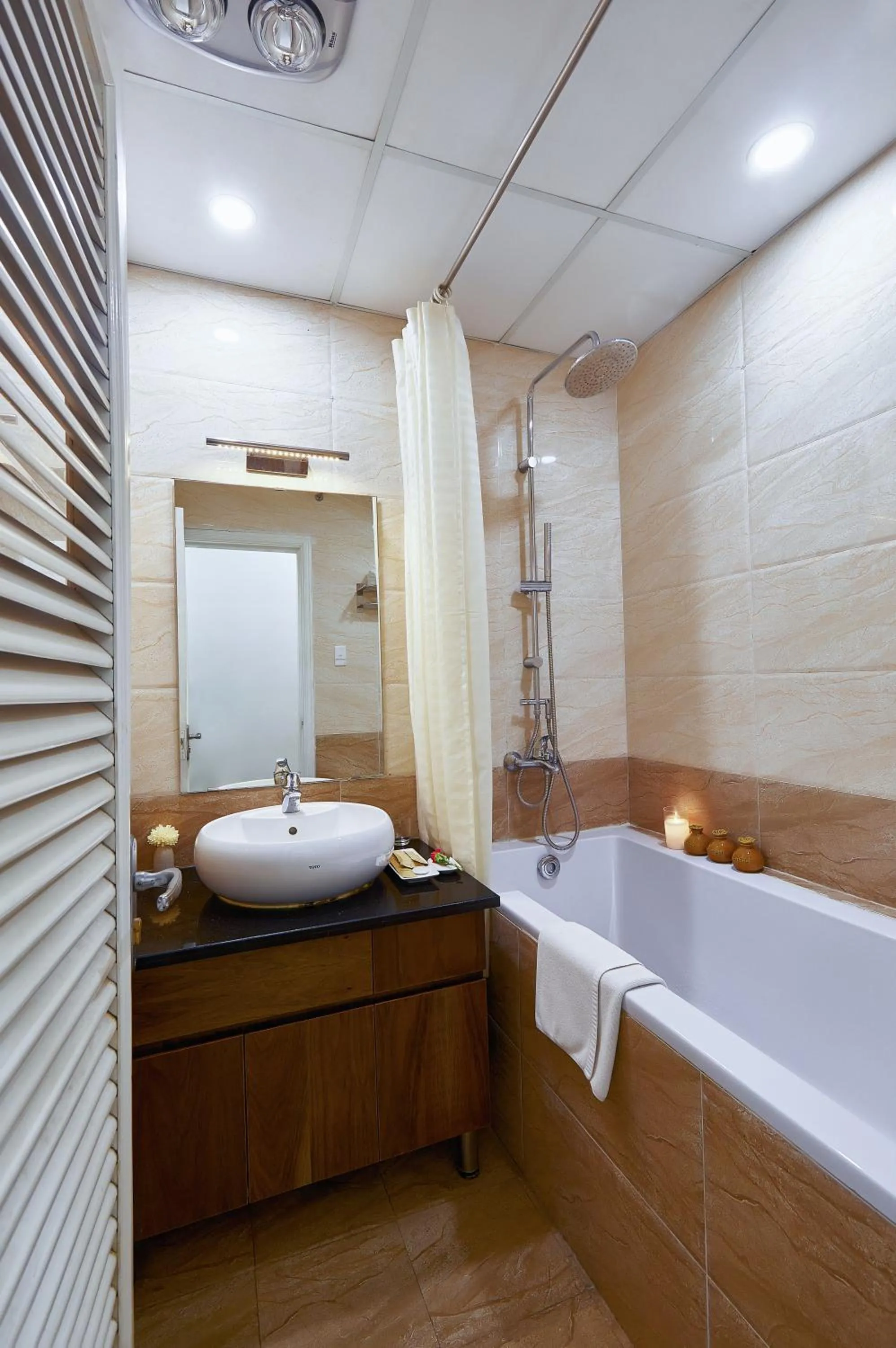 Shower in The Bloom Classic - An Excellent Blend of Cozy Living and Urban Relaxation