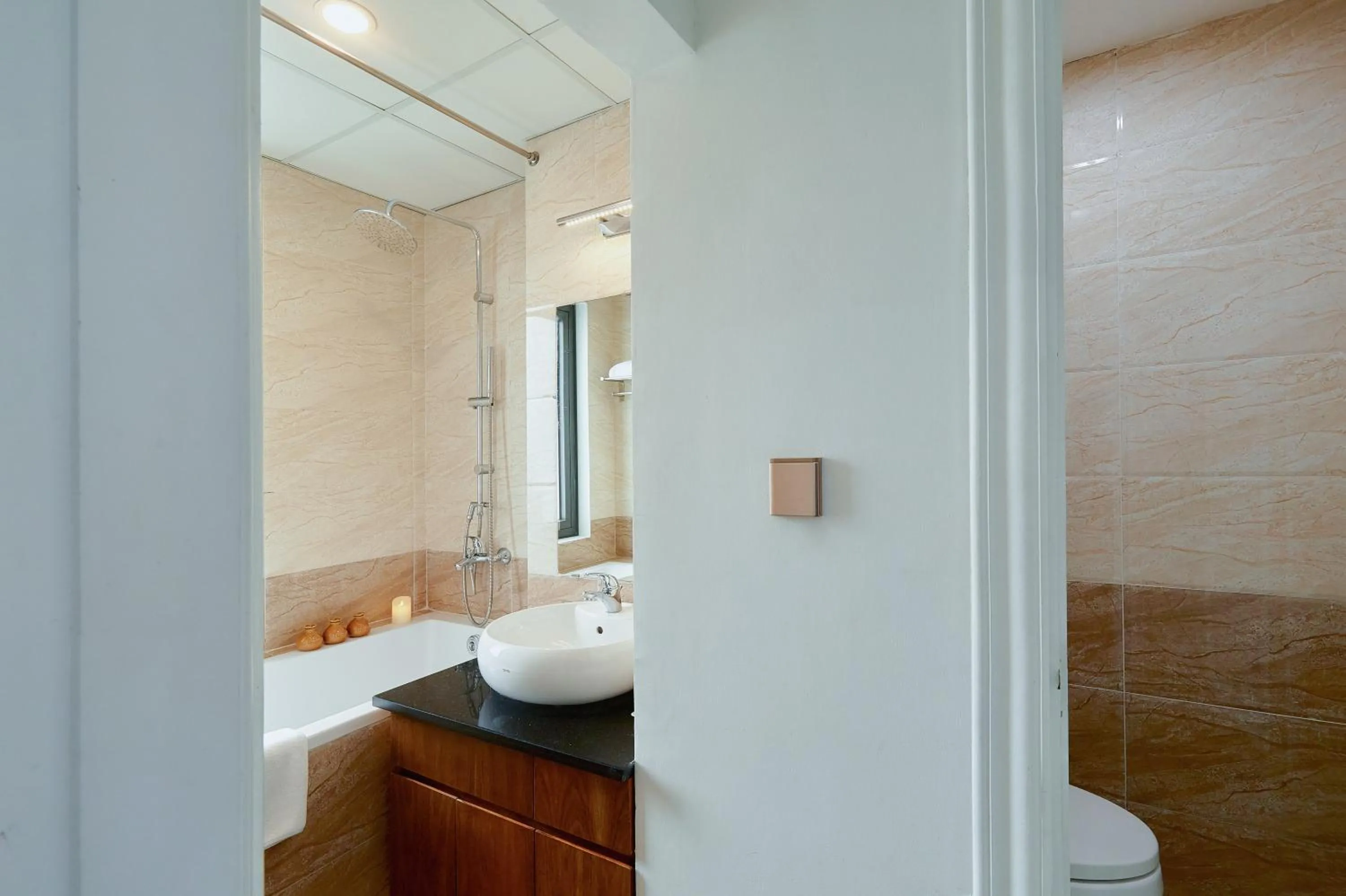 Shower in The Bloom Classic - An Excellent Blend of Cozy Living and Urban Relaxation