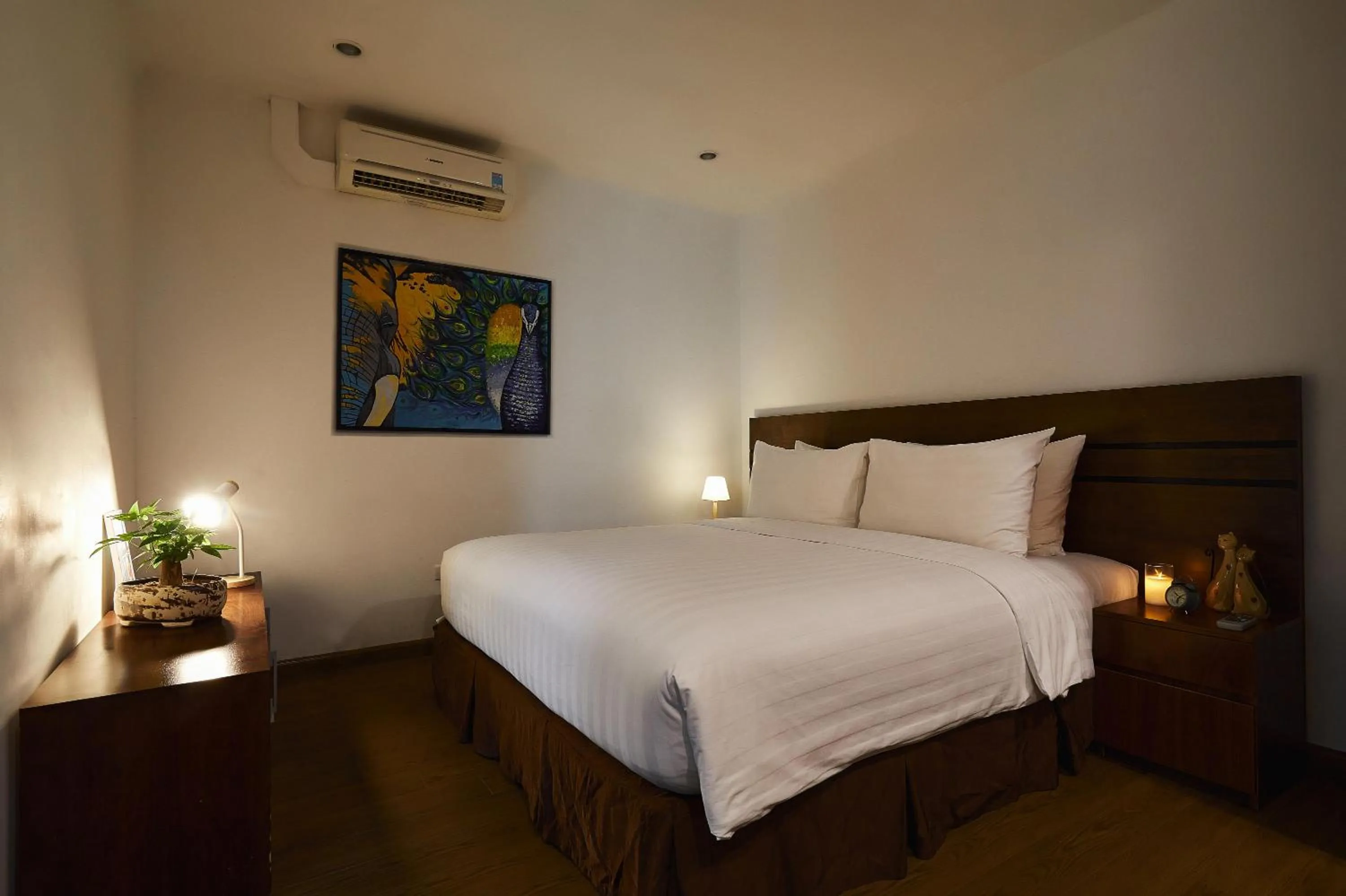 Bed in The Bloom Classic - An Excellent Blend of Cozy Living and Urban Relaxation