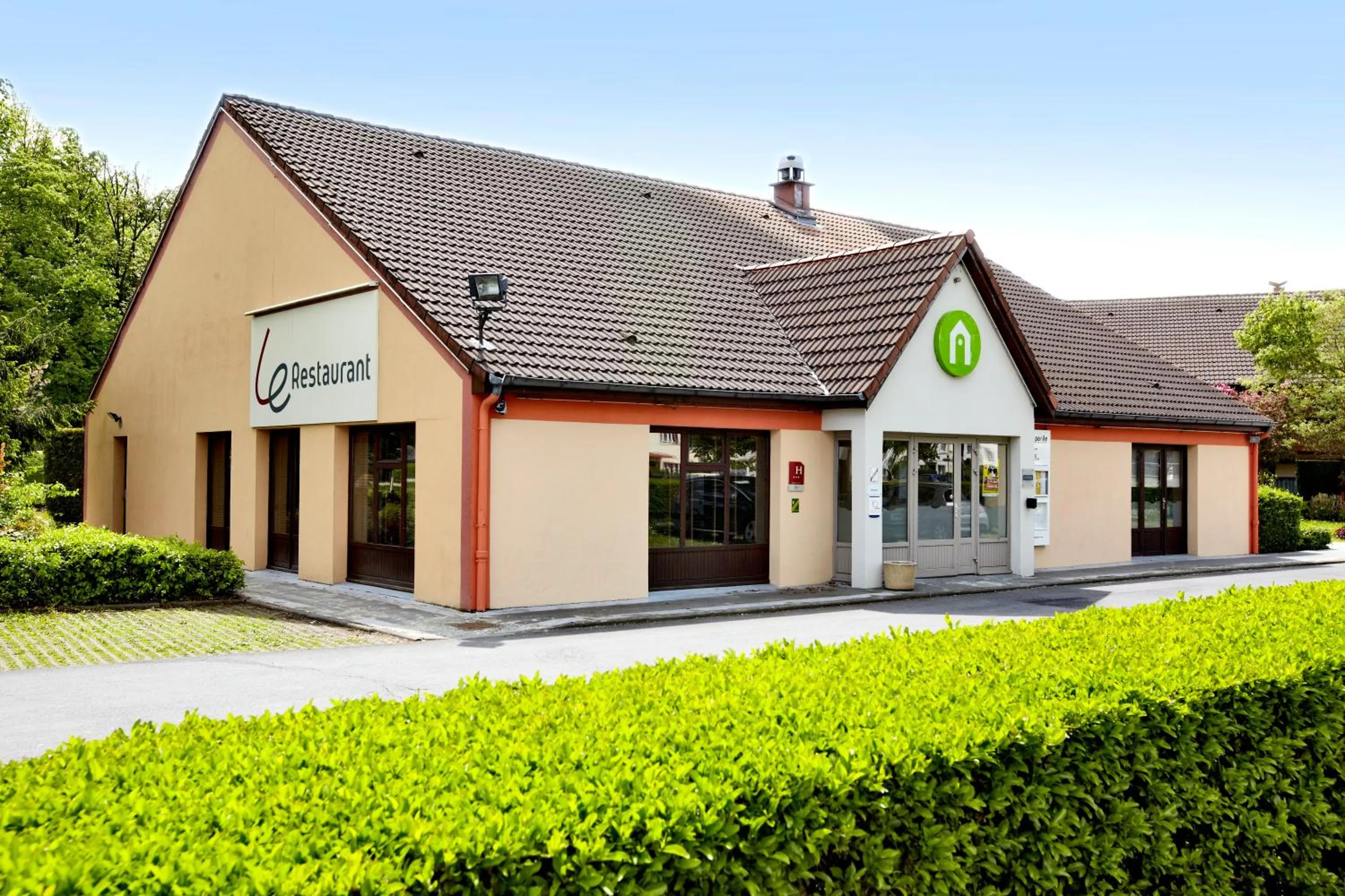 Facade/entrance in Campanile Maubeuge