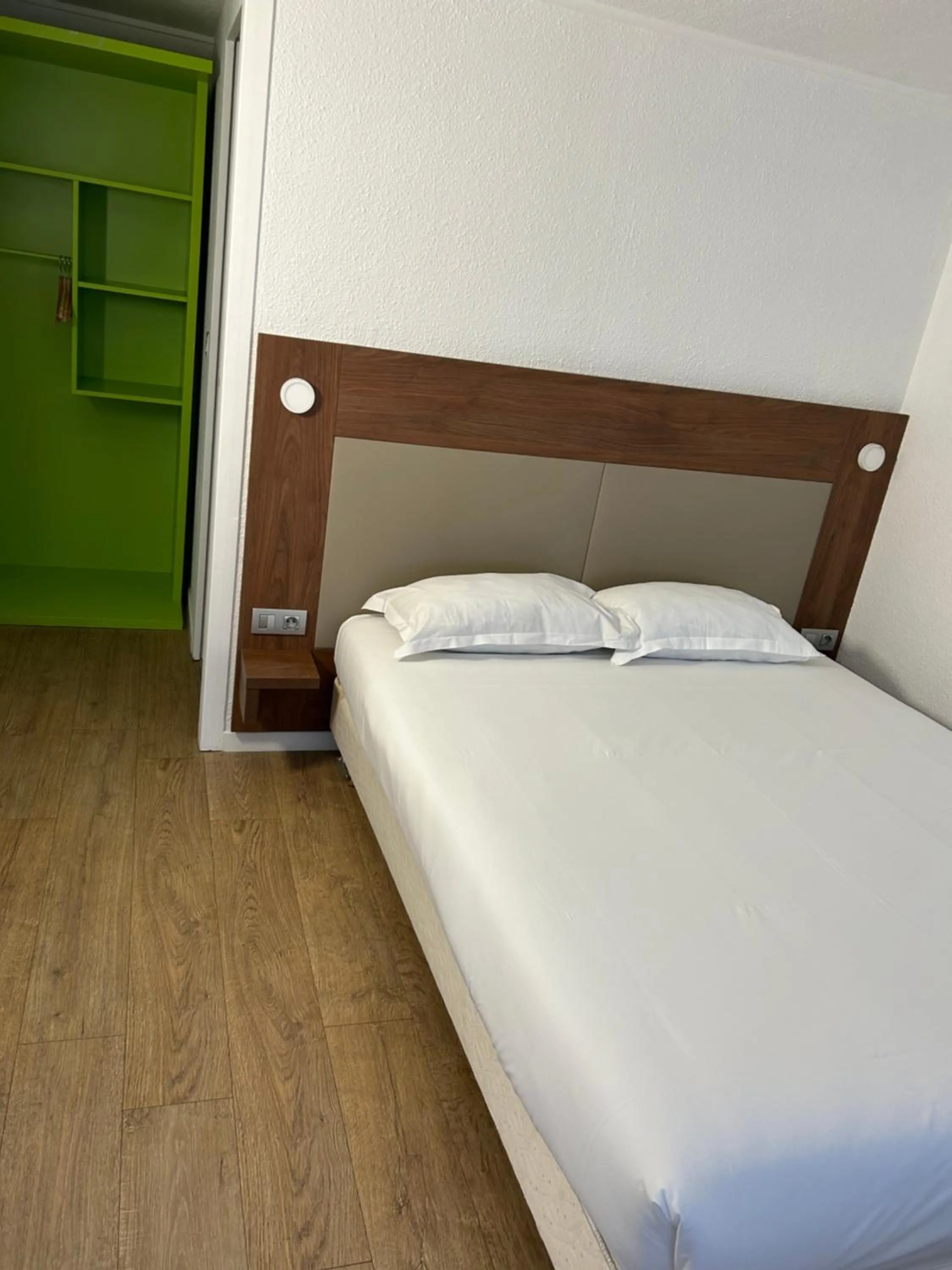 Bedroom, Bed in Kyriad Direct Metz Nord – Woippy