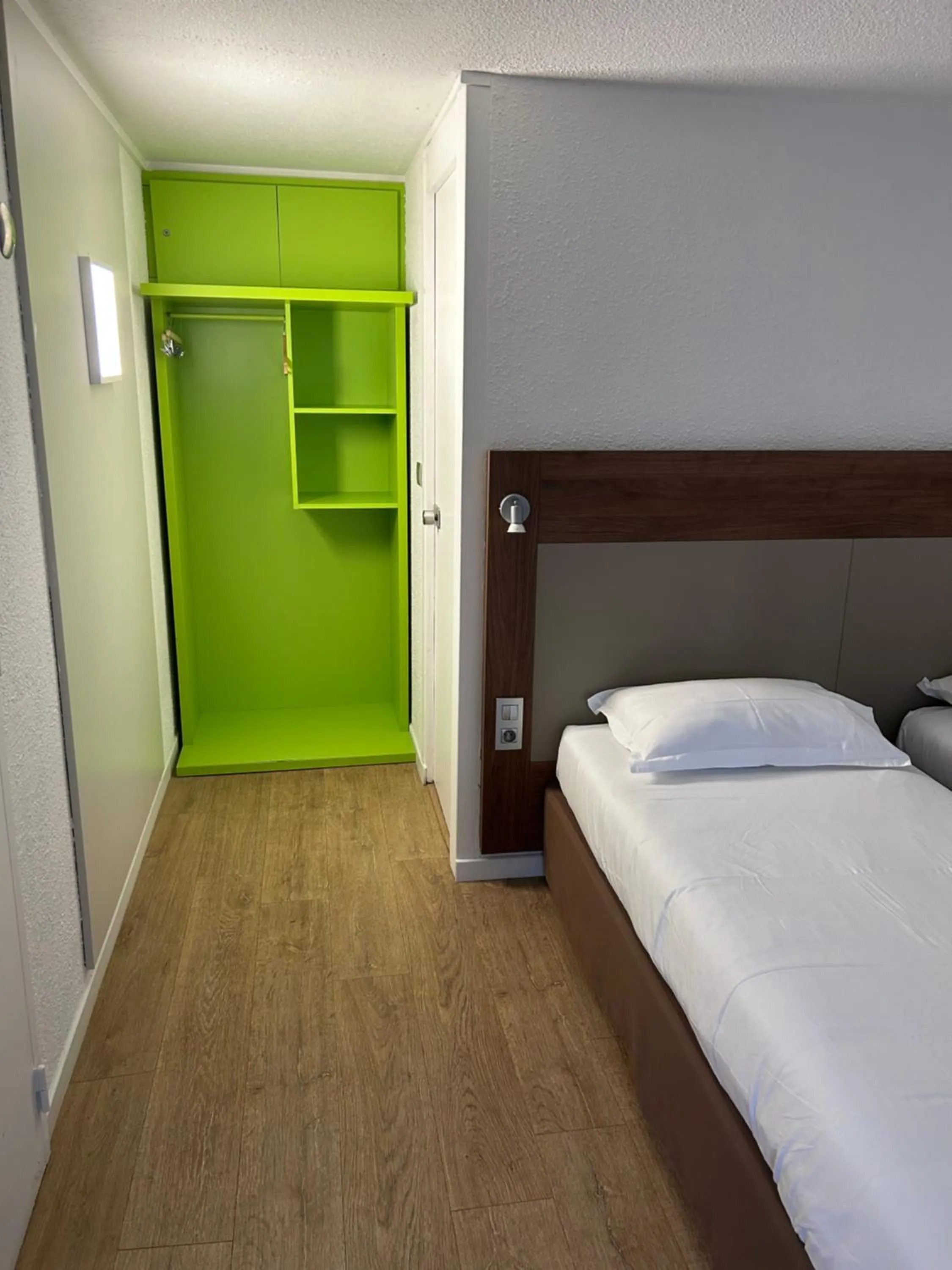 Bedroom, Bed in Kyriad Direct Metz Nord – Woippy