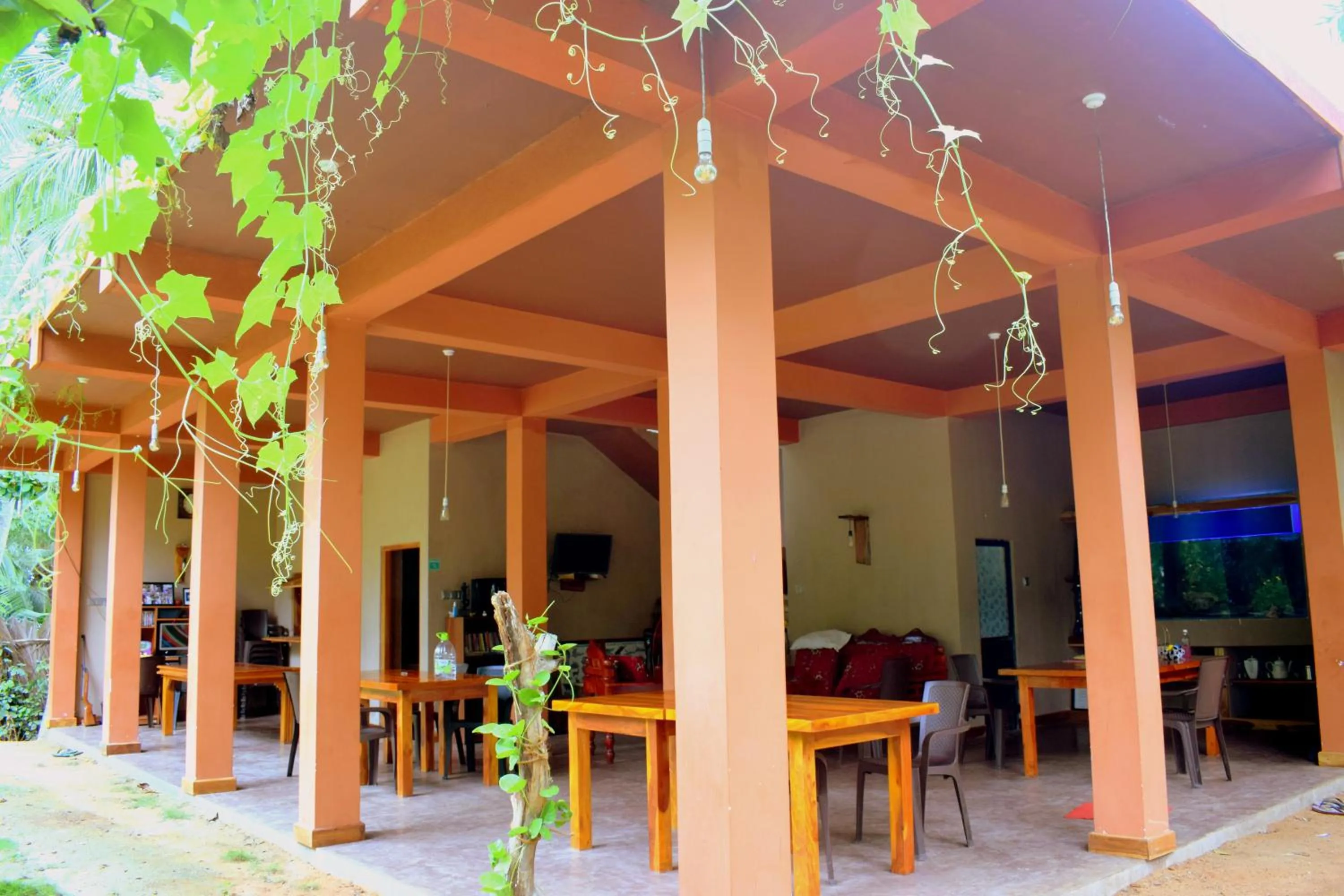 Restaurant/places to eat in LakeSide Cabana Tissamaharama