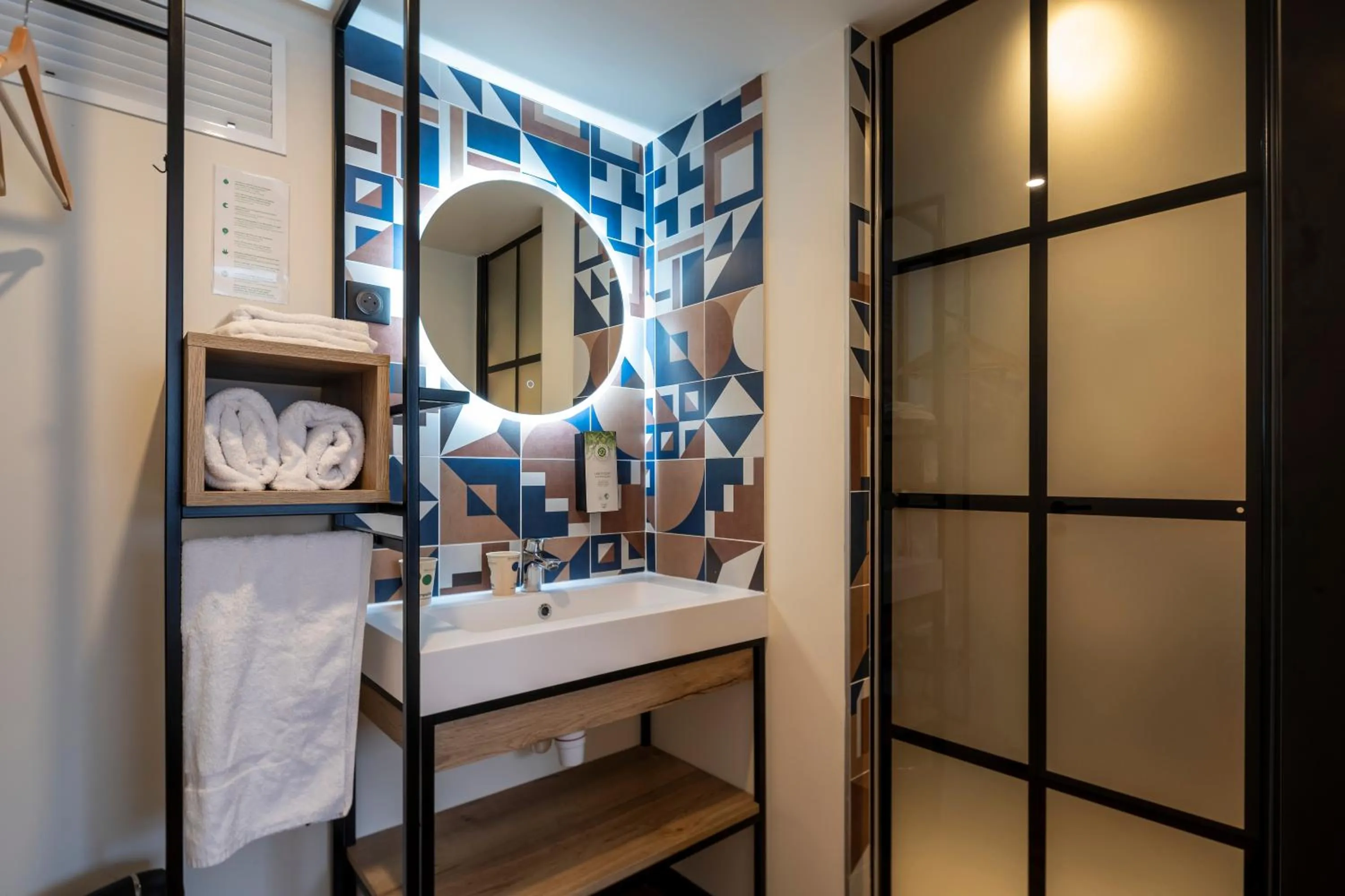 Bathroom in Campanile Metz Sud Jouy-Aux-Arches A31 Carrefour de l'Europe