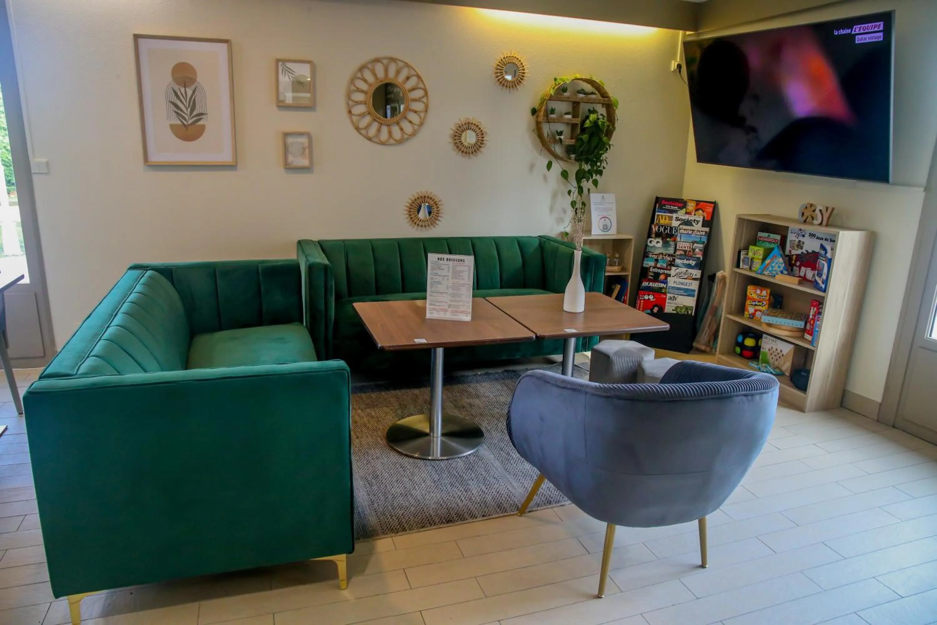 Lounge or bar in Campanile Montargis - Amilly