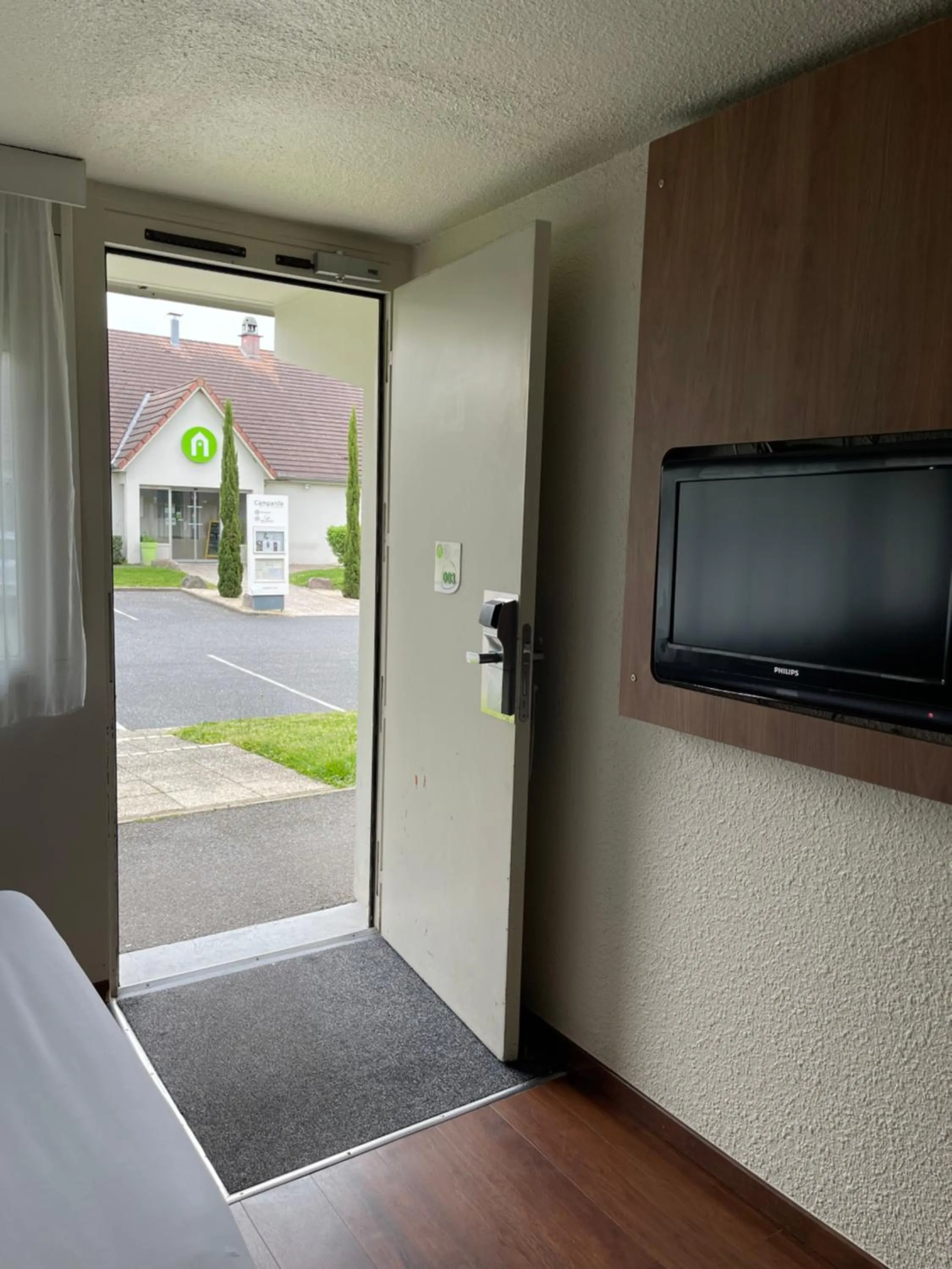 Bedroom, Bed in Campanile Montluçon ~ Saint-Victor