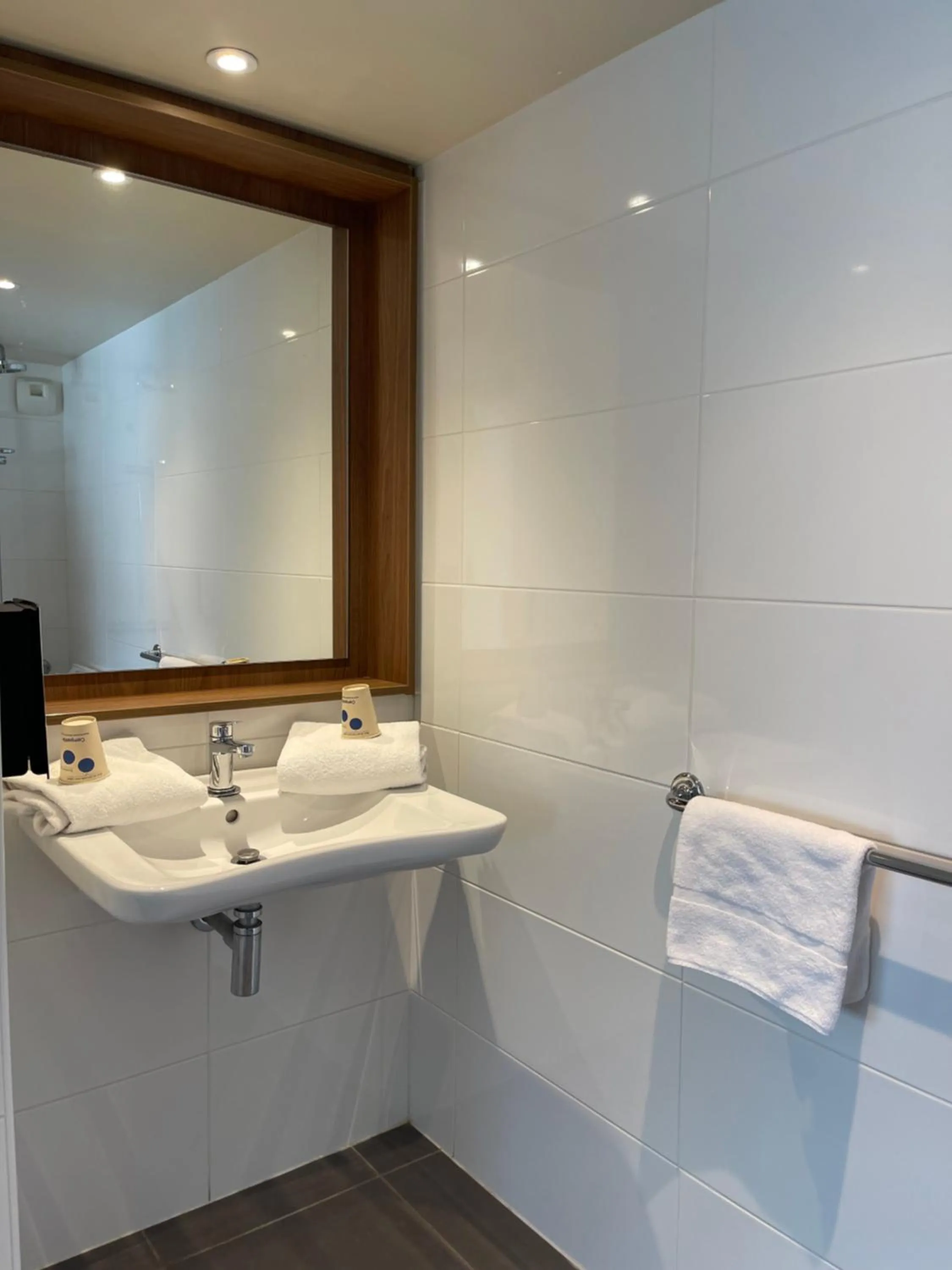 Bathroom in Campanile Montluçon ~ Saint-Victor