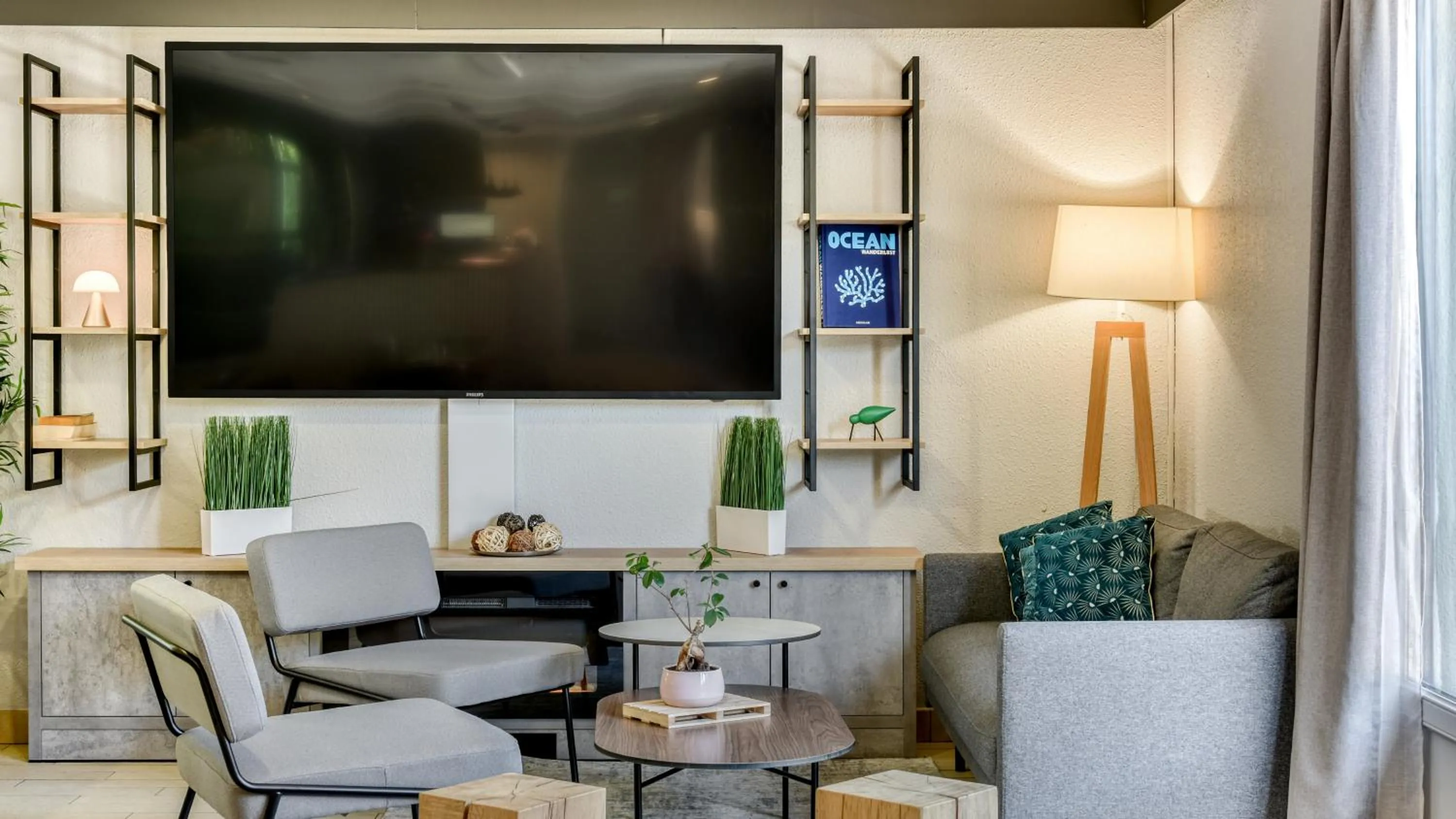 Communal lounge/ TV room in Campanile NATURE - Montpellier Sud