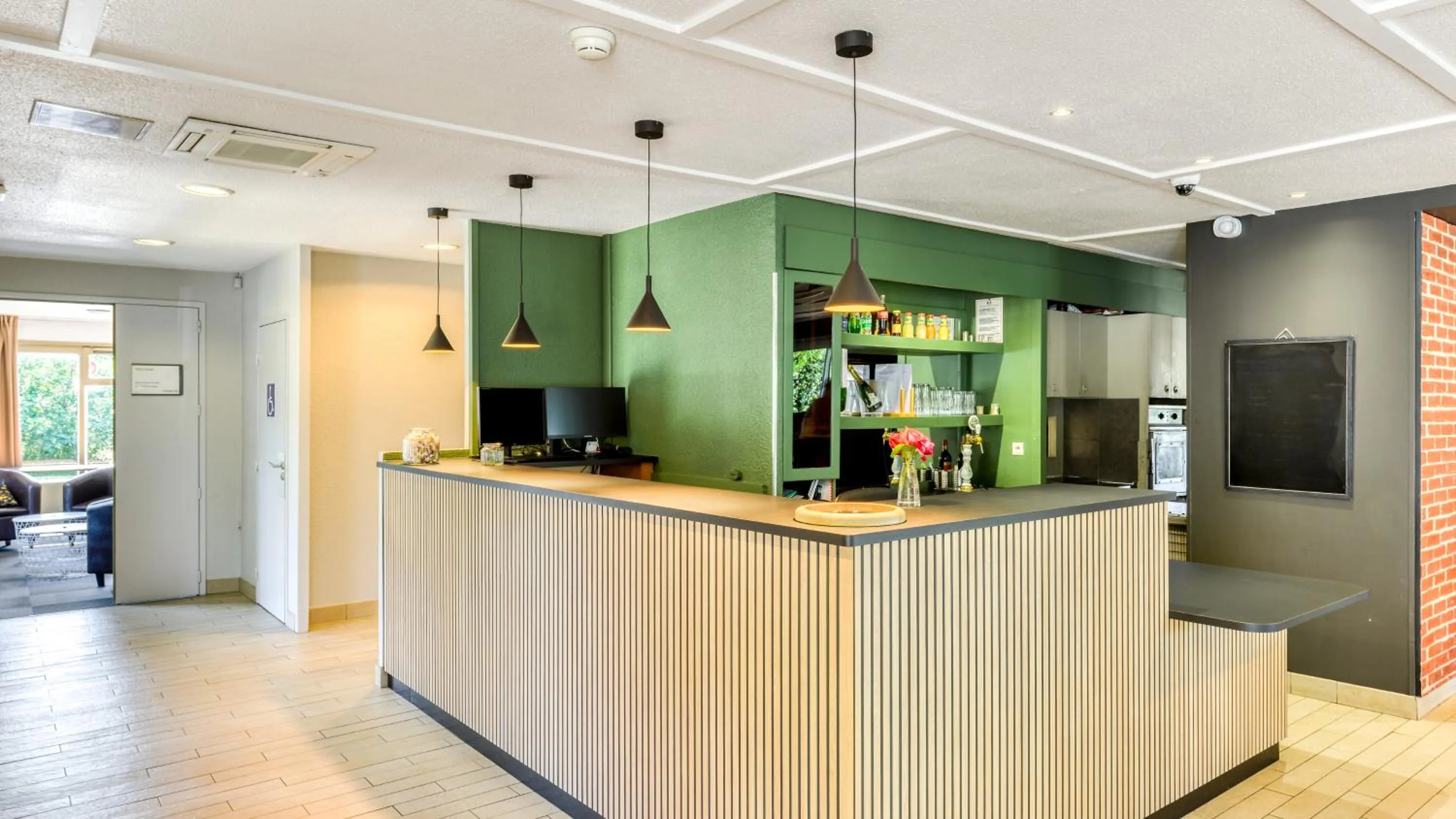 Lobby or reception in Campanile NATURE - Montpellier Sud