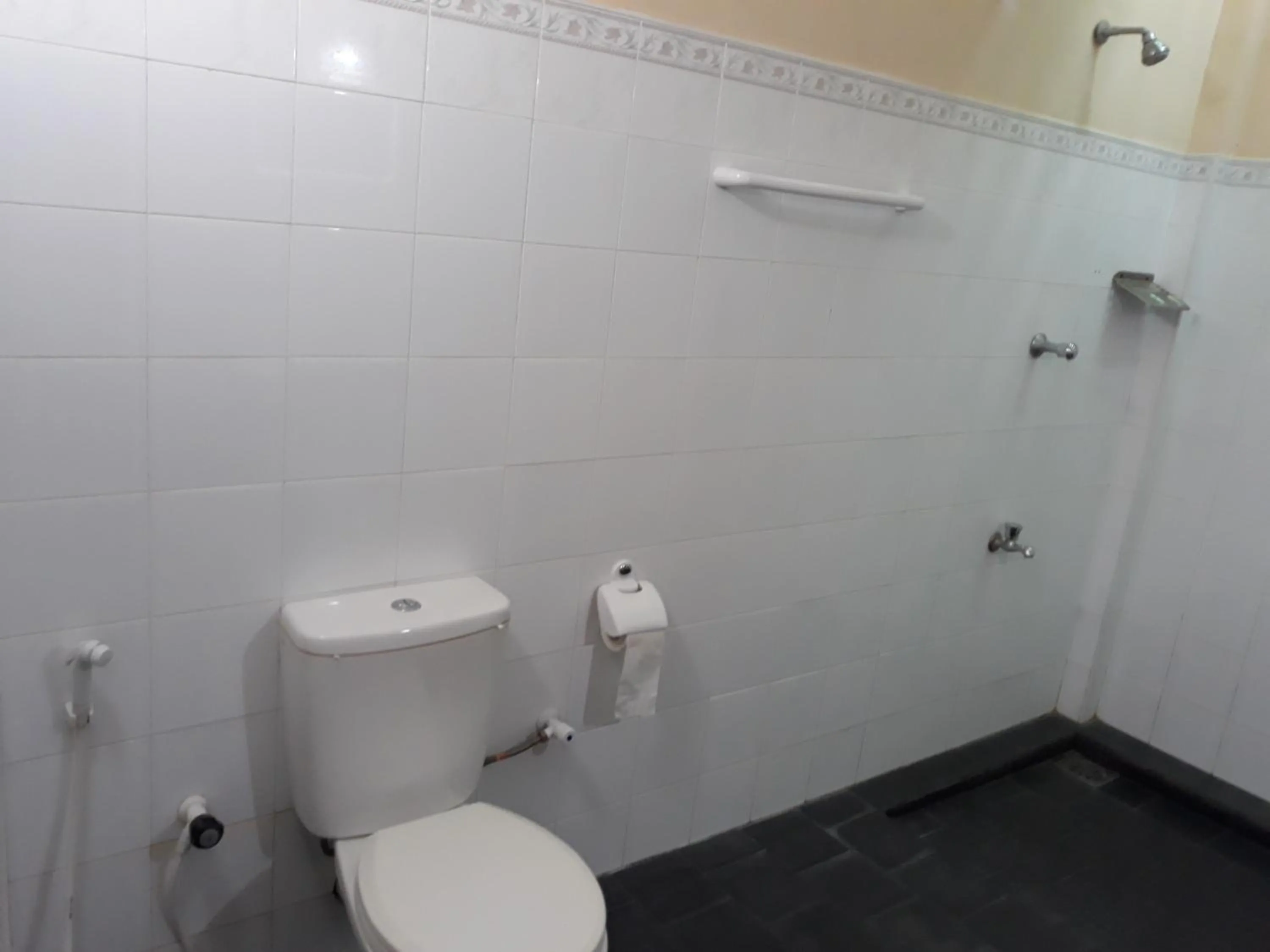 Bathroom in Katagamuwa Rest