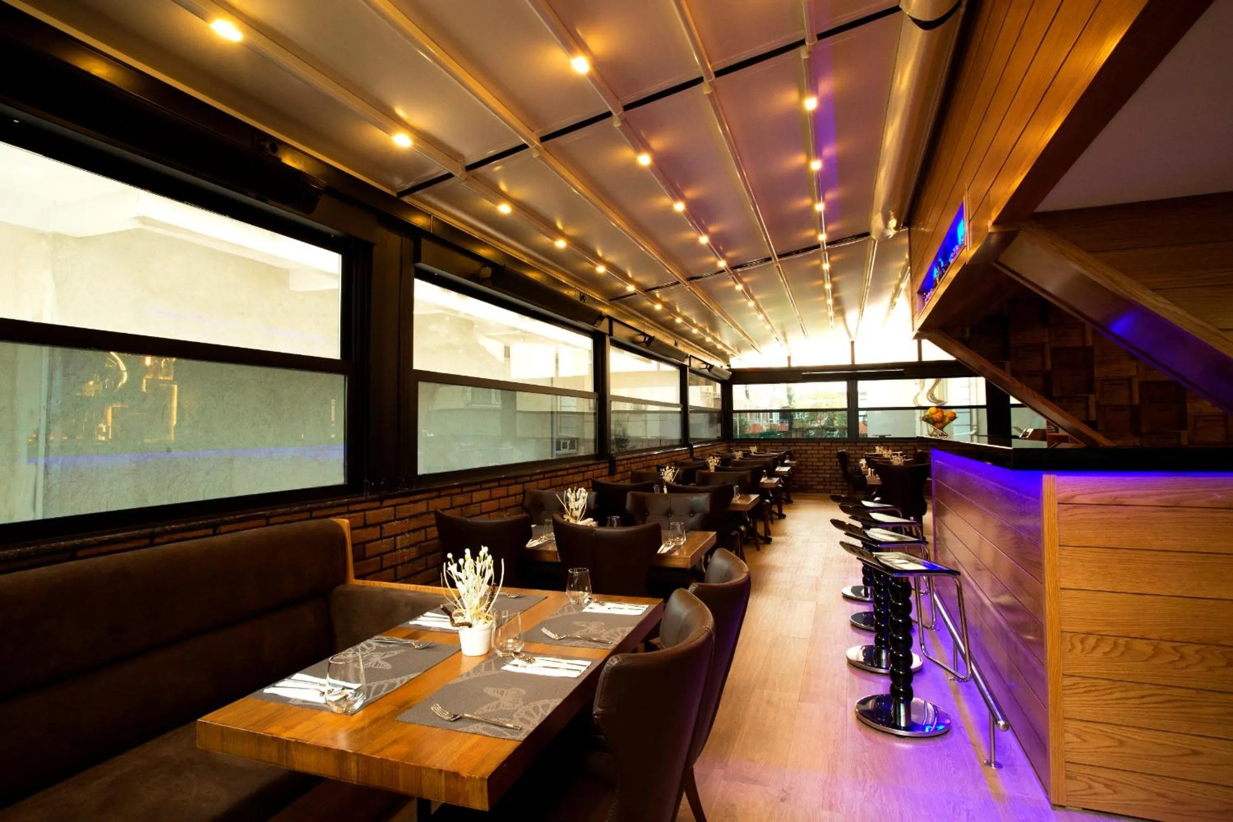 Restaurant/places to eat in Endglory Hotel