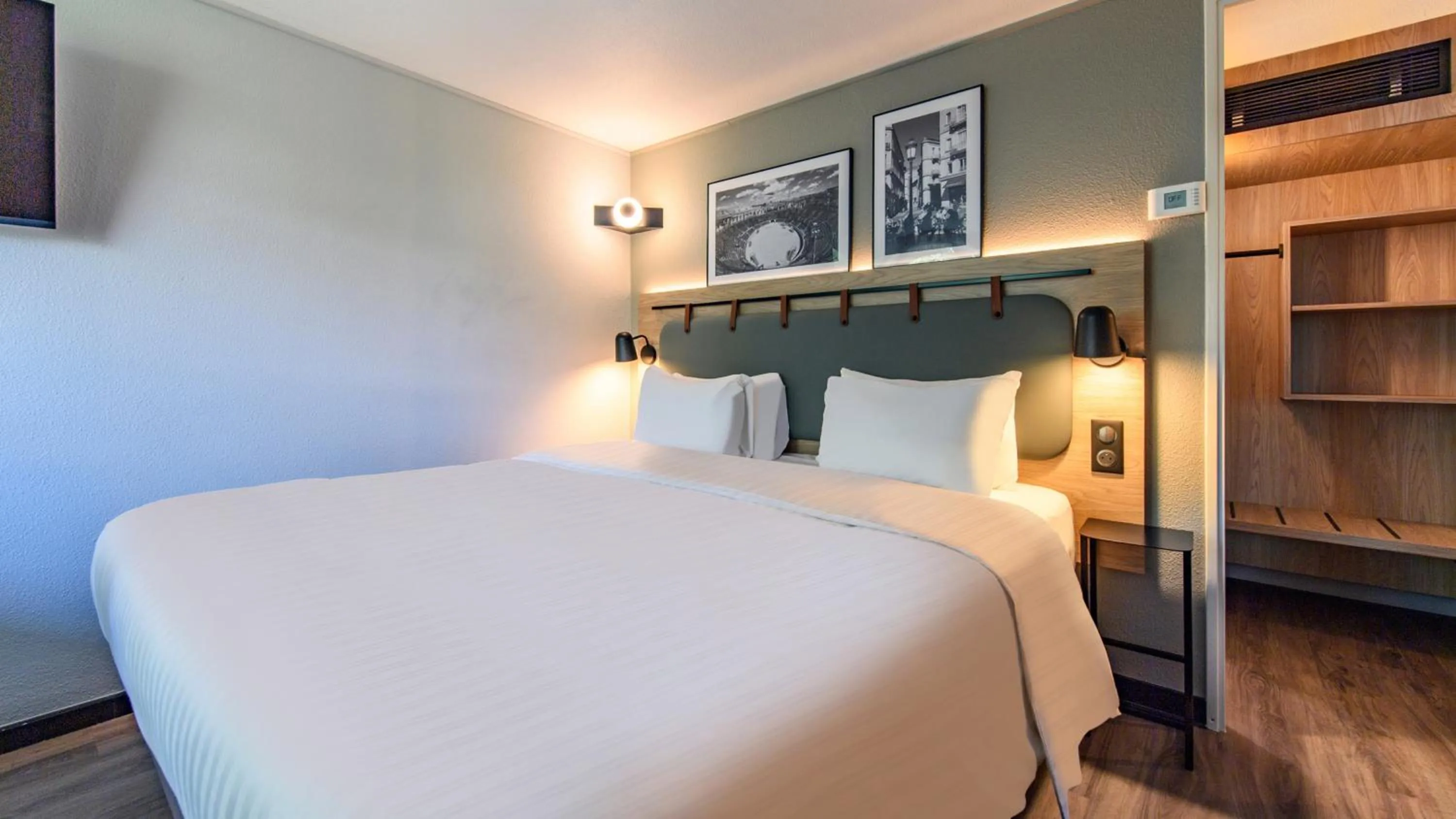 Bedroom, Bed in Campanile PRIME - Nîmes Centre