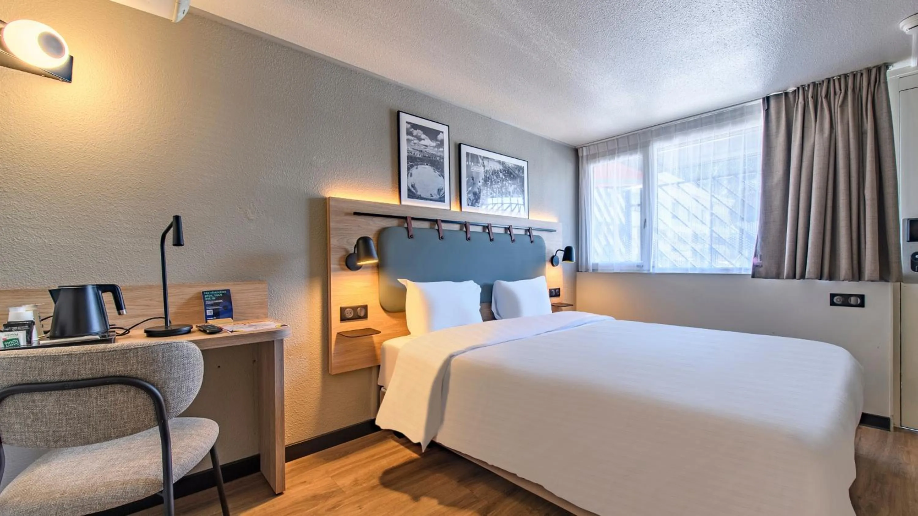 Bedroom, Bed in Campanile PRIME - Nîmes Centre