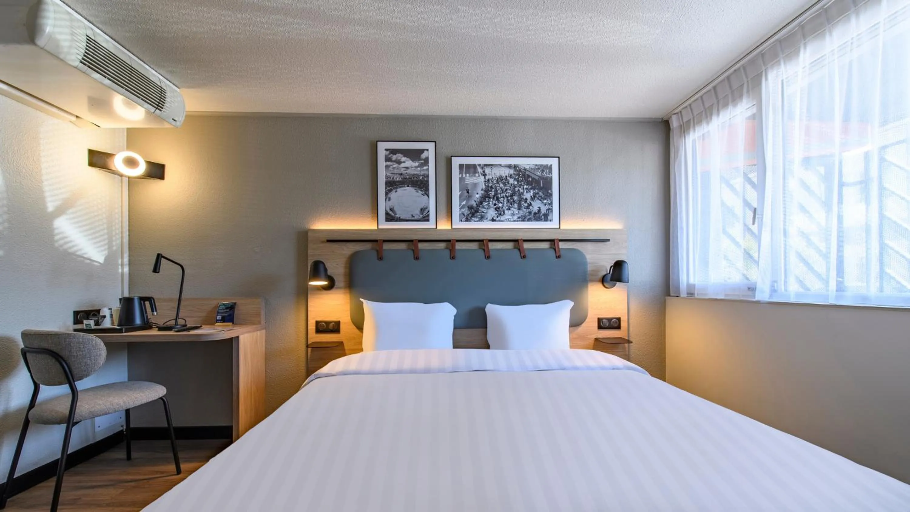 Bedroom, Bed in Campanile PRIME - Nîmes Centre