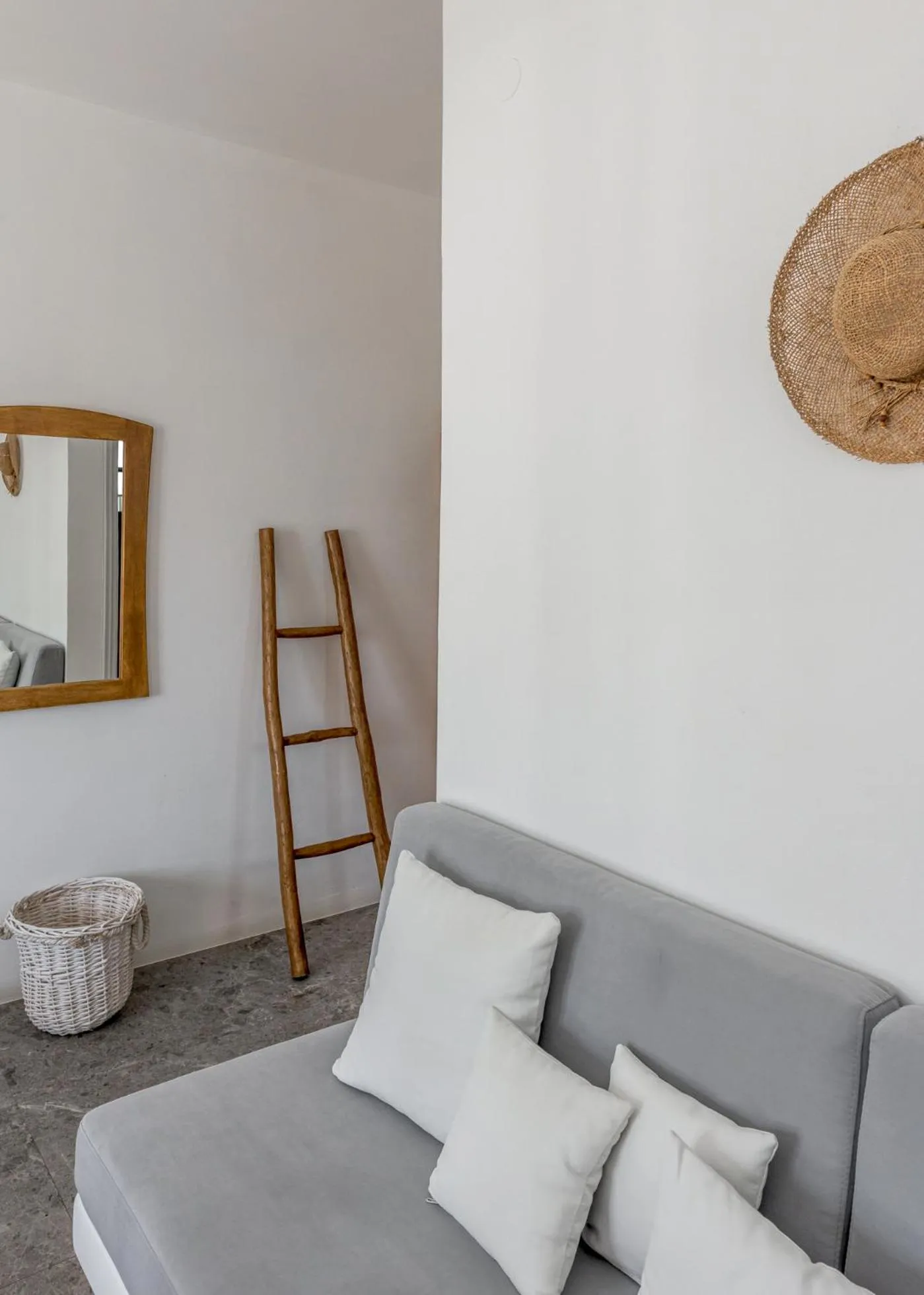 Bed in Anita Rooms & Suites Milos