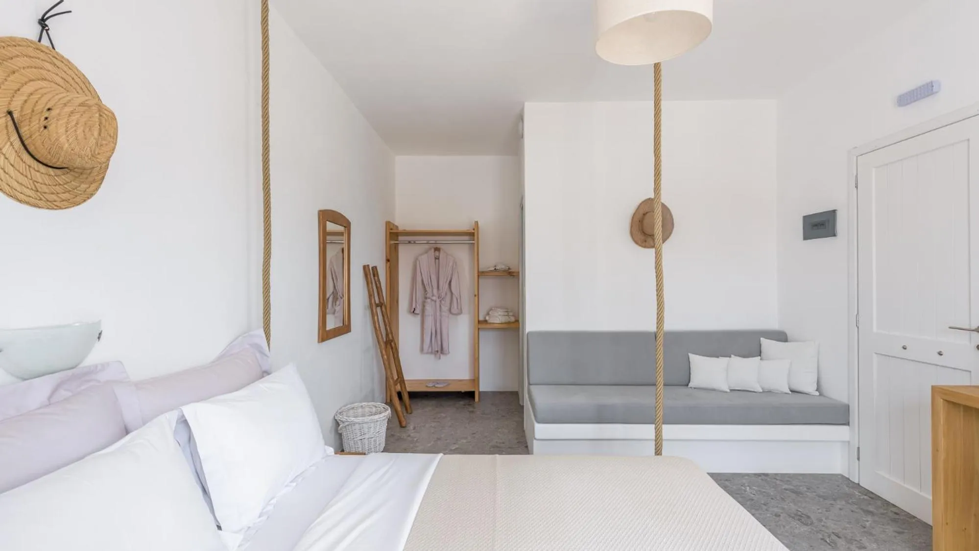 Bed in Anita Rooms & Suites Milos