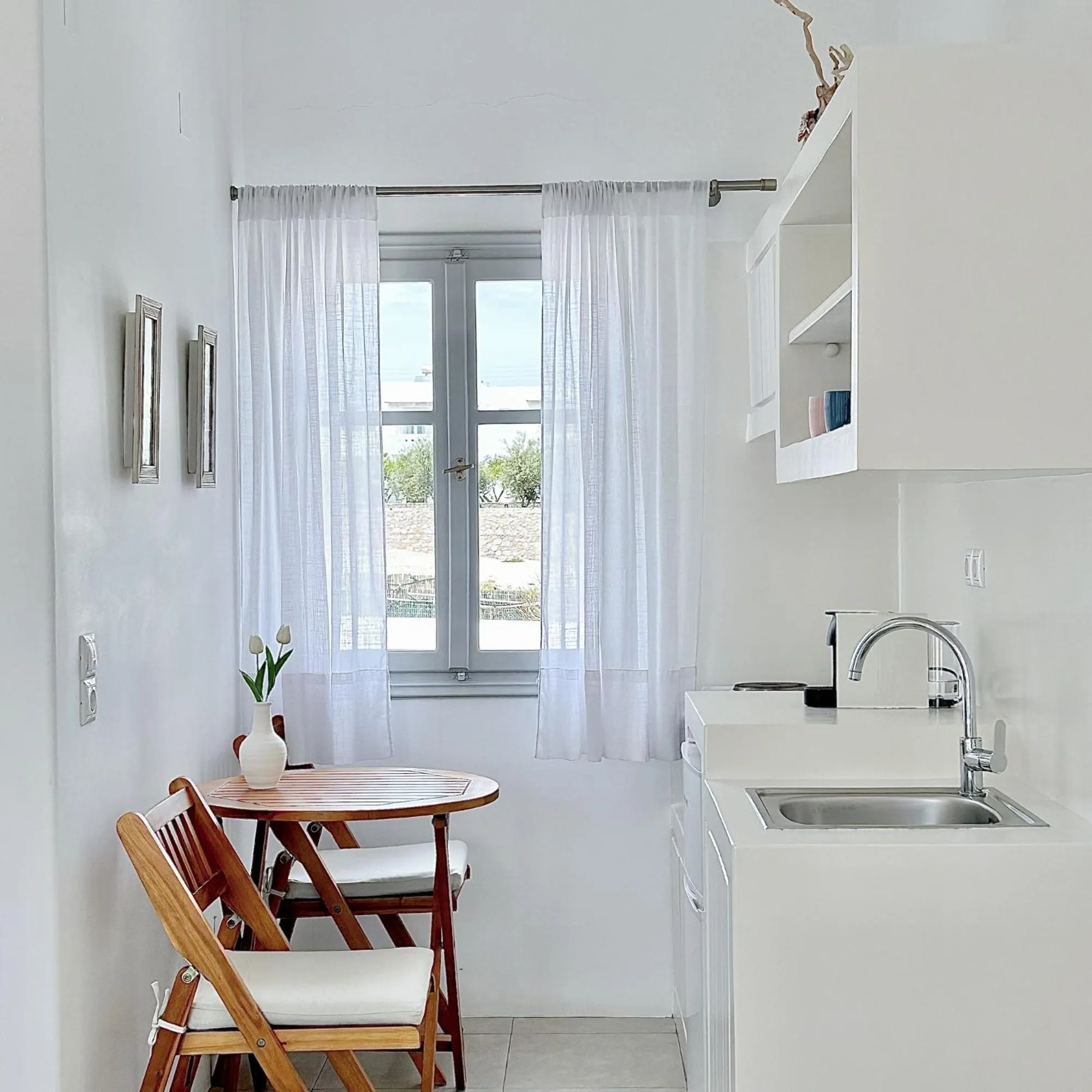 Kitchen or kitchenette in Anita Rooms & Suites Milos