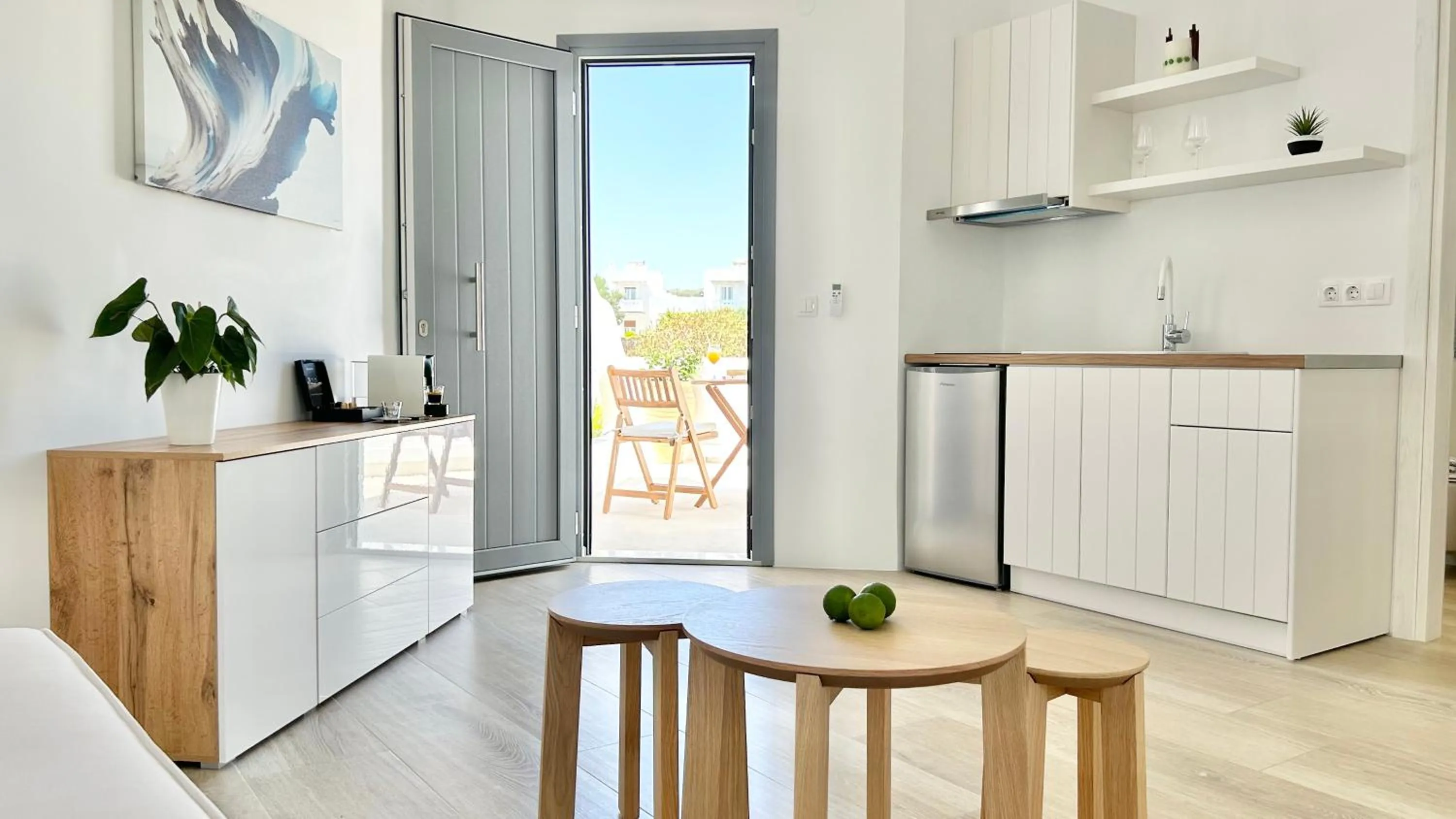 Kitchen or kitchenette in Anita Rooms & Suites Milos