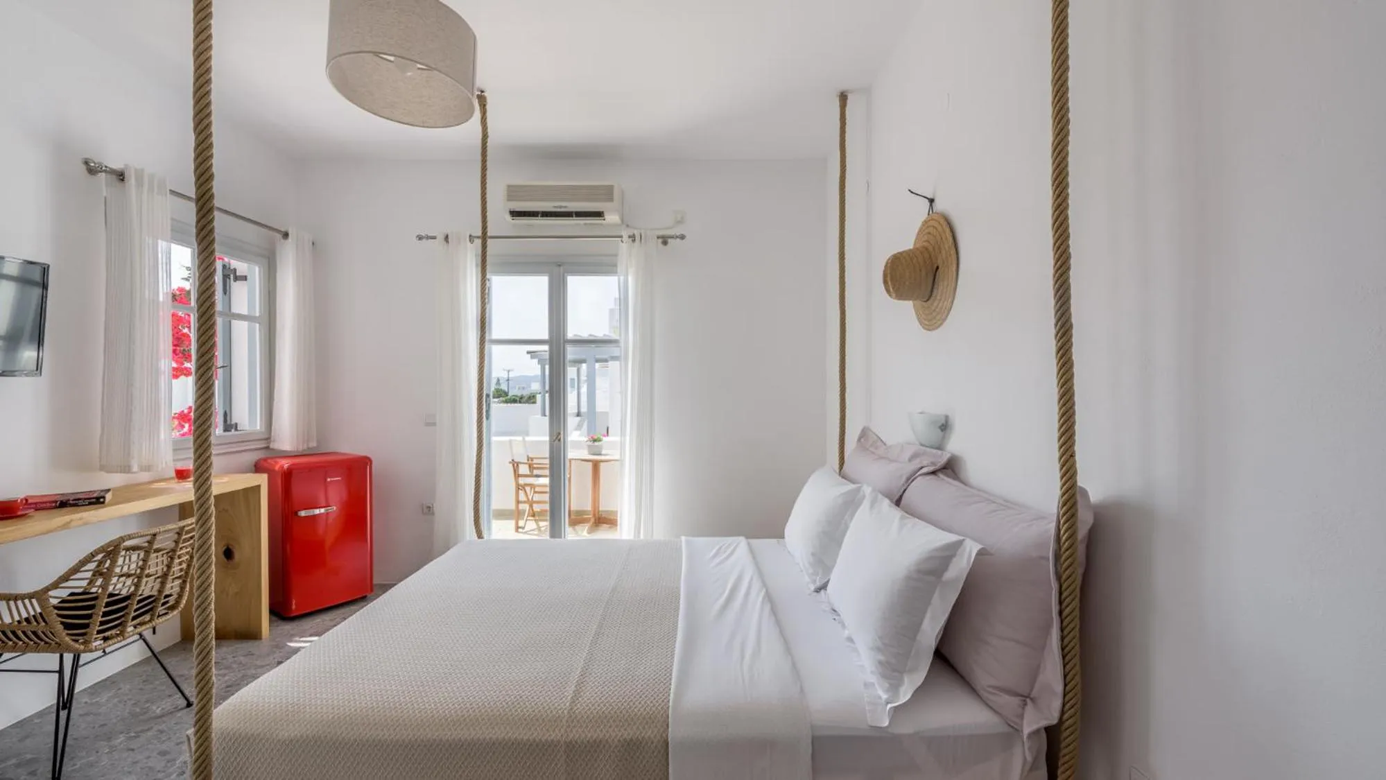 Photo of the whole room, Bed in Anita Rooms & Suites Milos