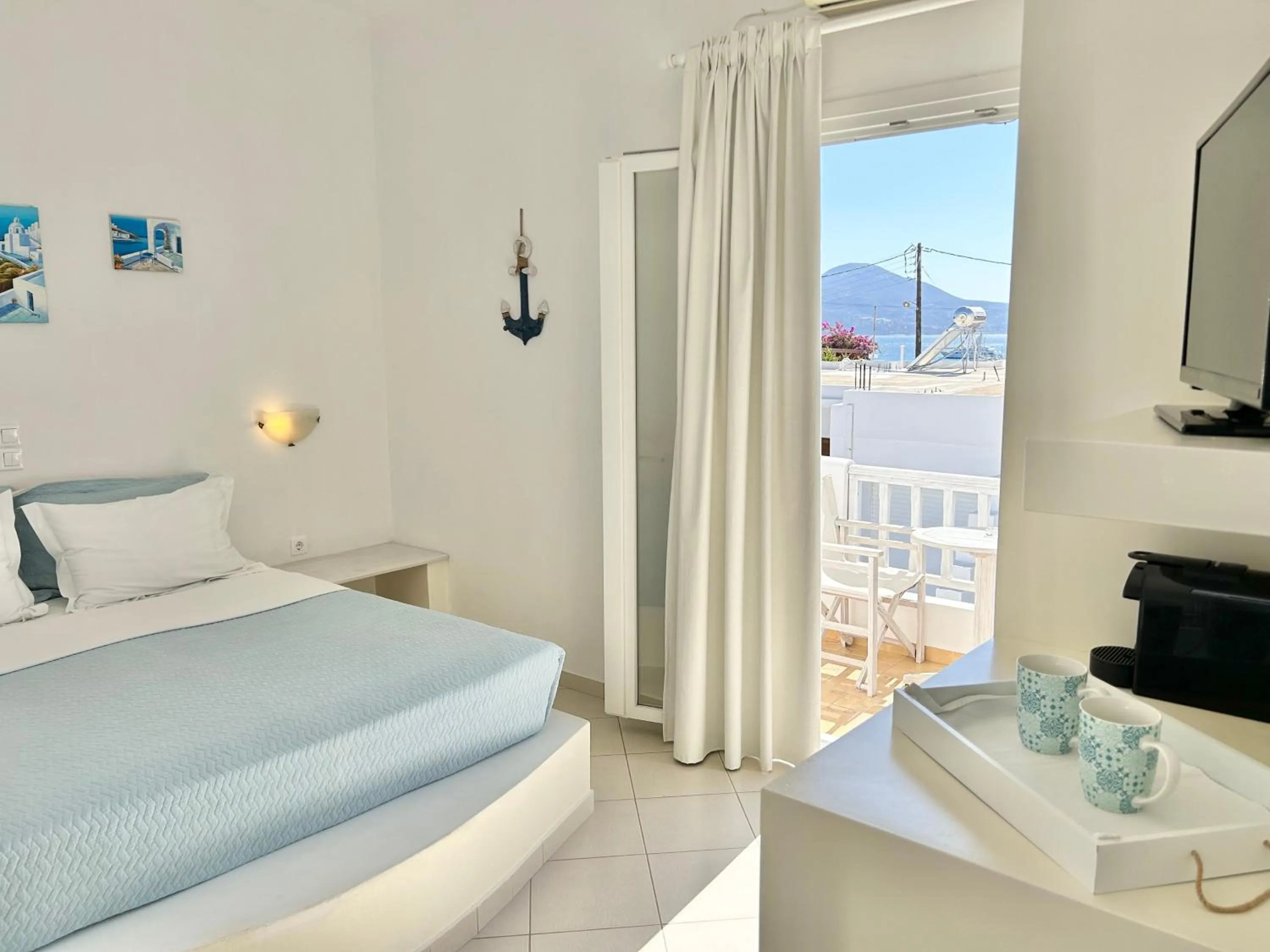 Bed in Anita Rooms & Suites Milos