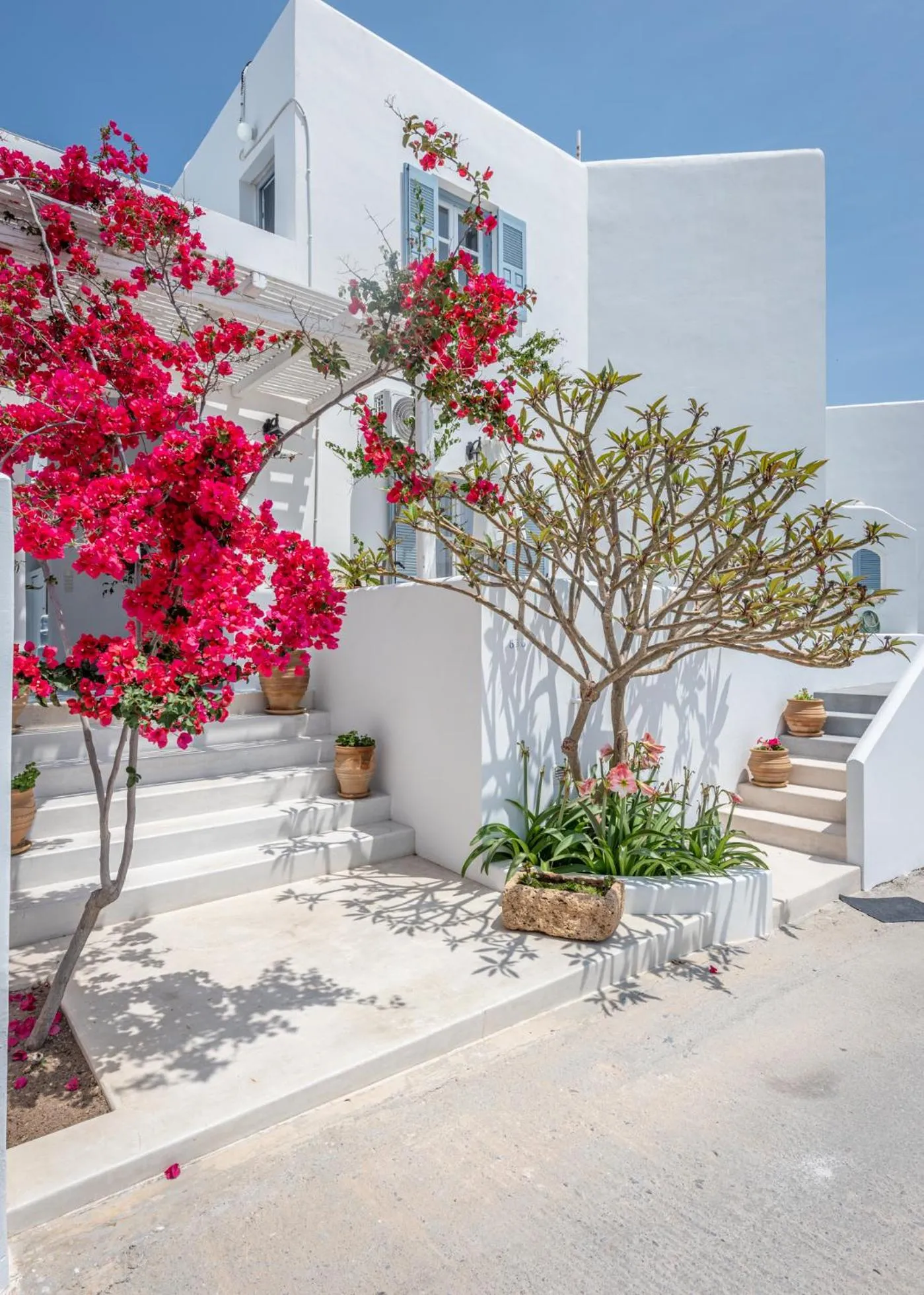 Property building in Anita Rooms & Suites Milos