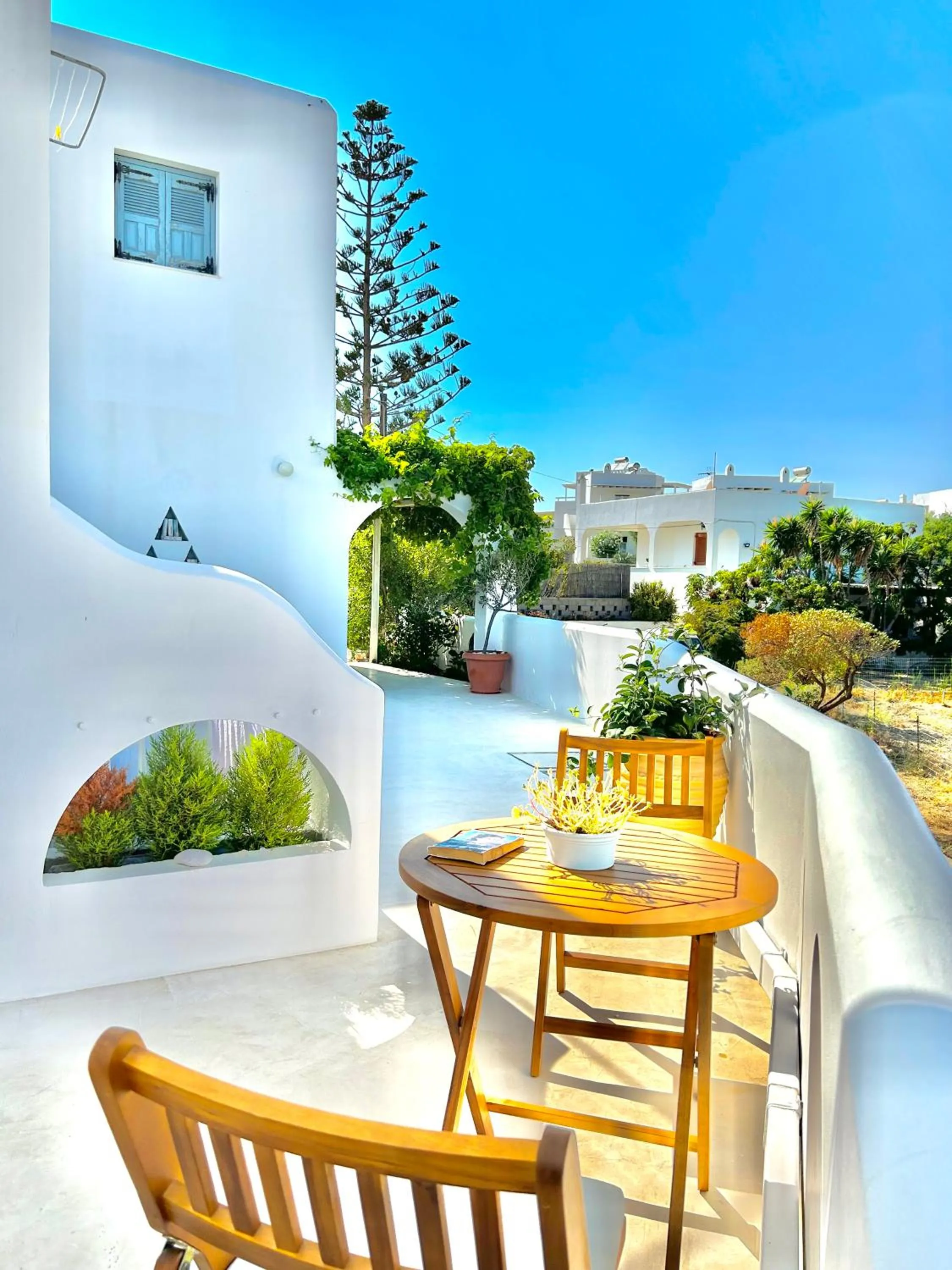 Property building in Anita Rooms & Suites Milos